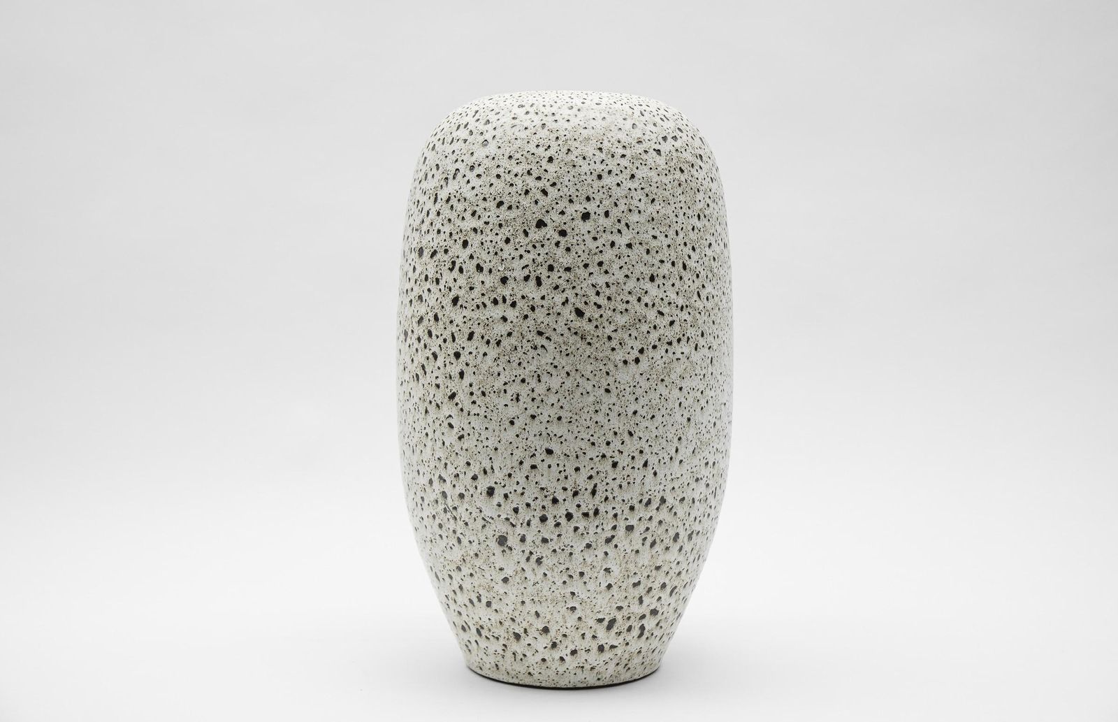 A Set Of White Studio Ceramic Vases By Wilhelm & Elly Kuch, 1960s, Germany photo furniture