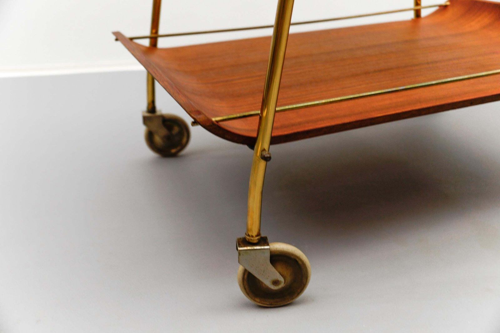 photo vinterior Mid Century Modern Serving Cart In Teak And Brass With Removable Tray, 1950s