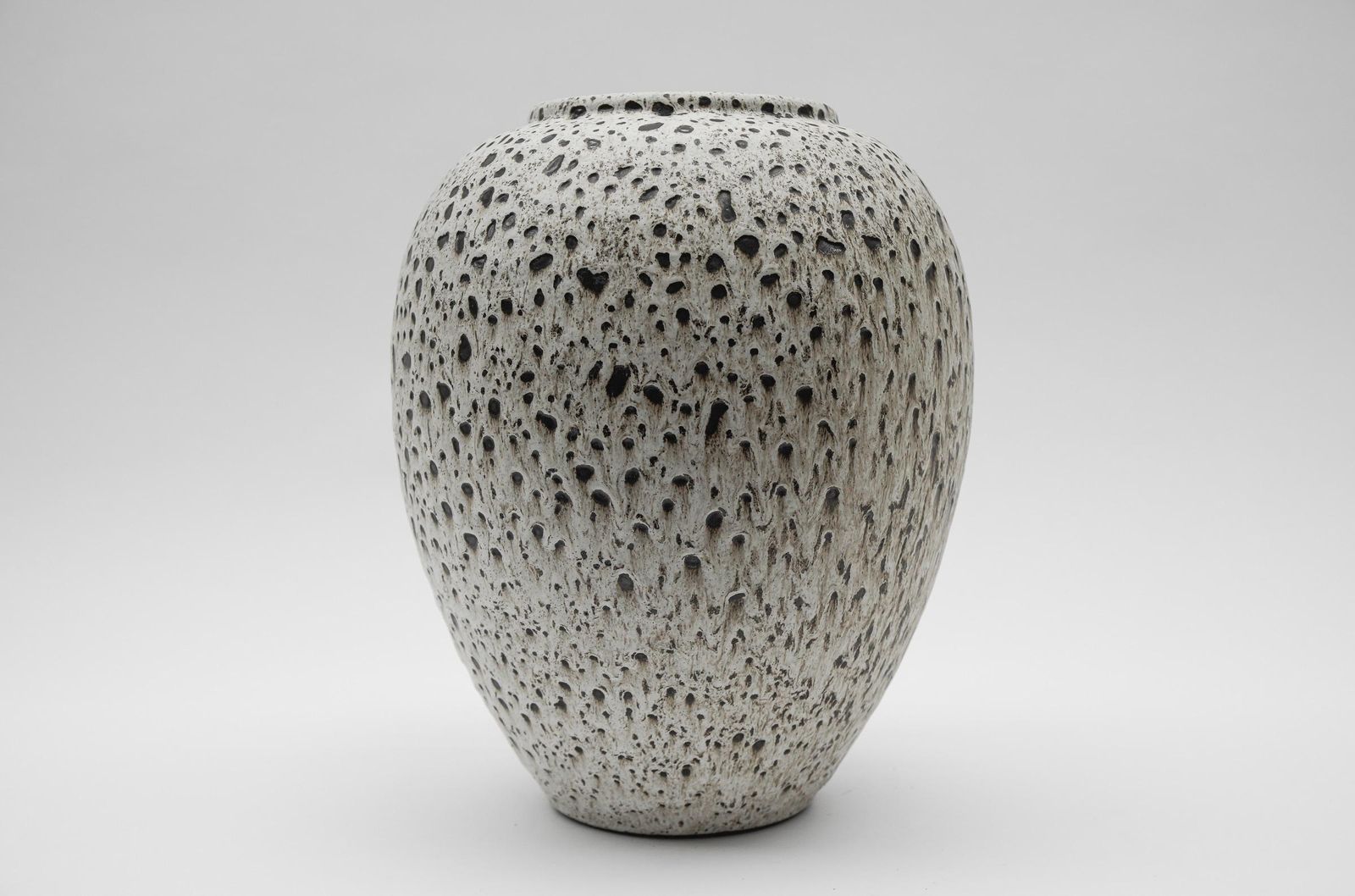 Lovely White & Black Studio Ceramic Vase By Wilhelm & Elly Kuch, 1960s, Germany photo furniture