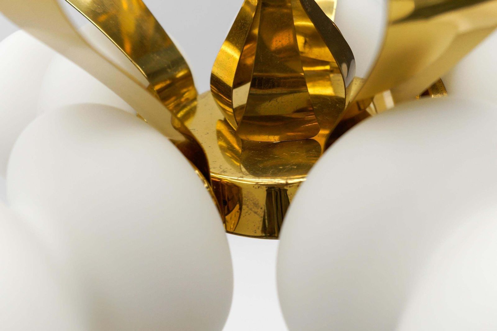 photo furniture Very Rare Mid Century Modern 5 Arm Orbit Lamp In Gold And Opaline Glass, 1960s