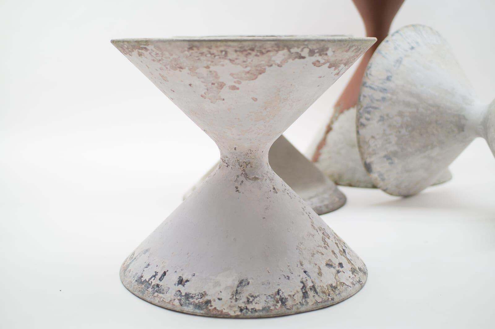 6370.0 Set Of 6 Enormous Hourglass "Diabolo" Planters By Willy Guhl And Anton Bee photo