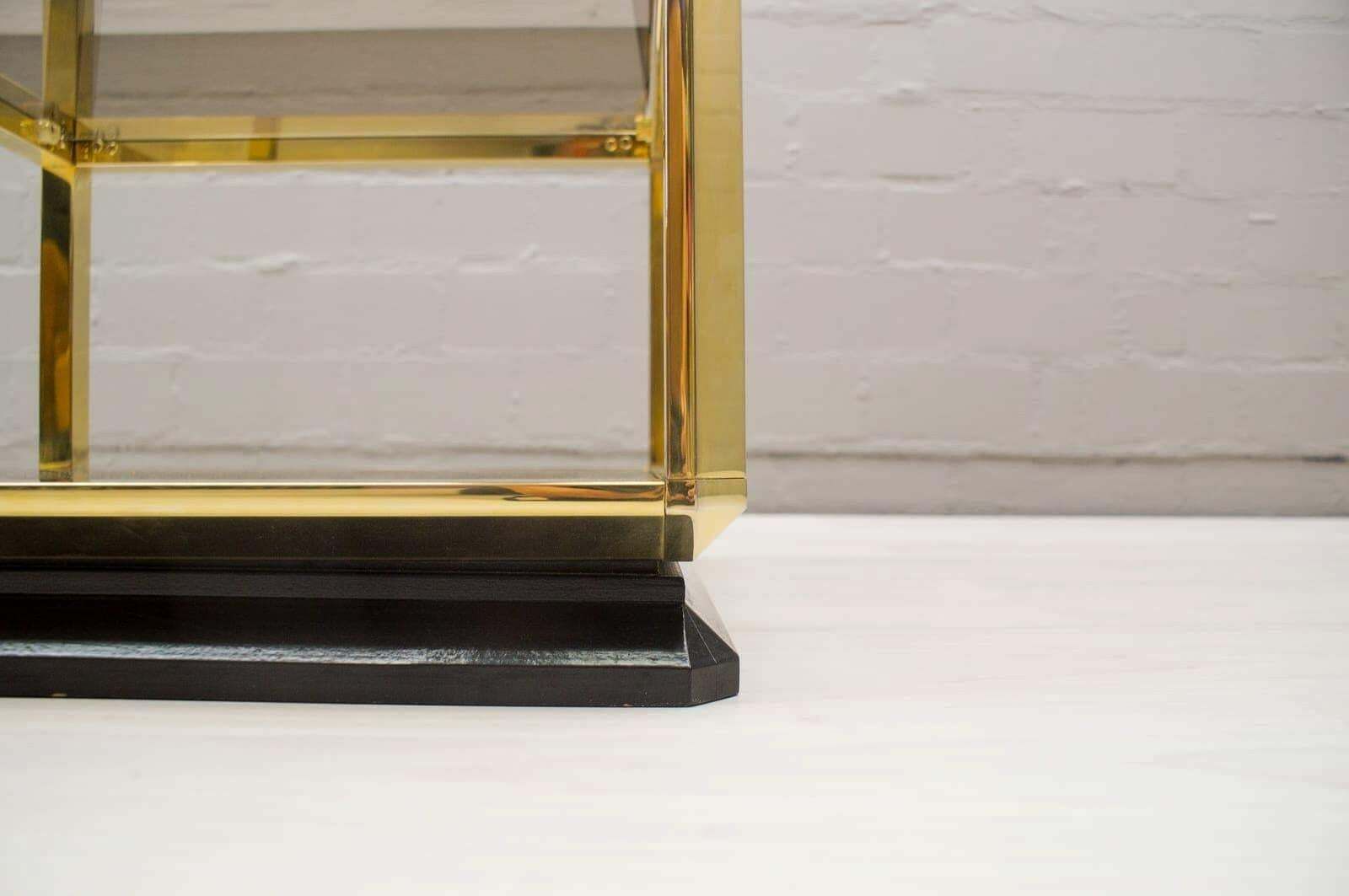 photo furniture Hollywood Regency Pyramid Shelf In Gold And Smoked Glass, France 1960s