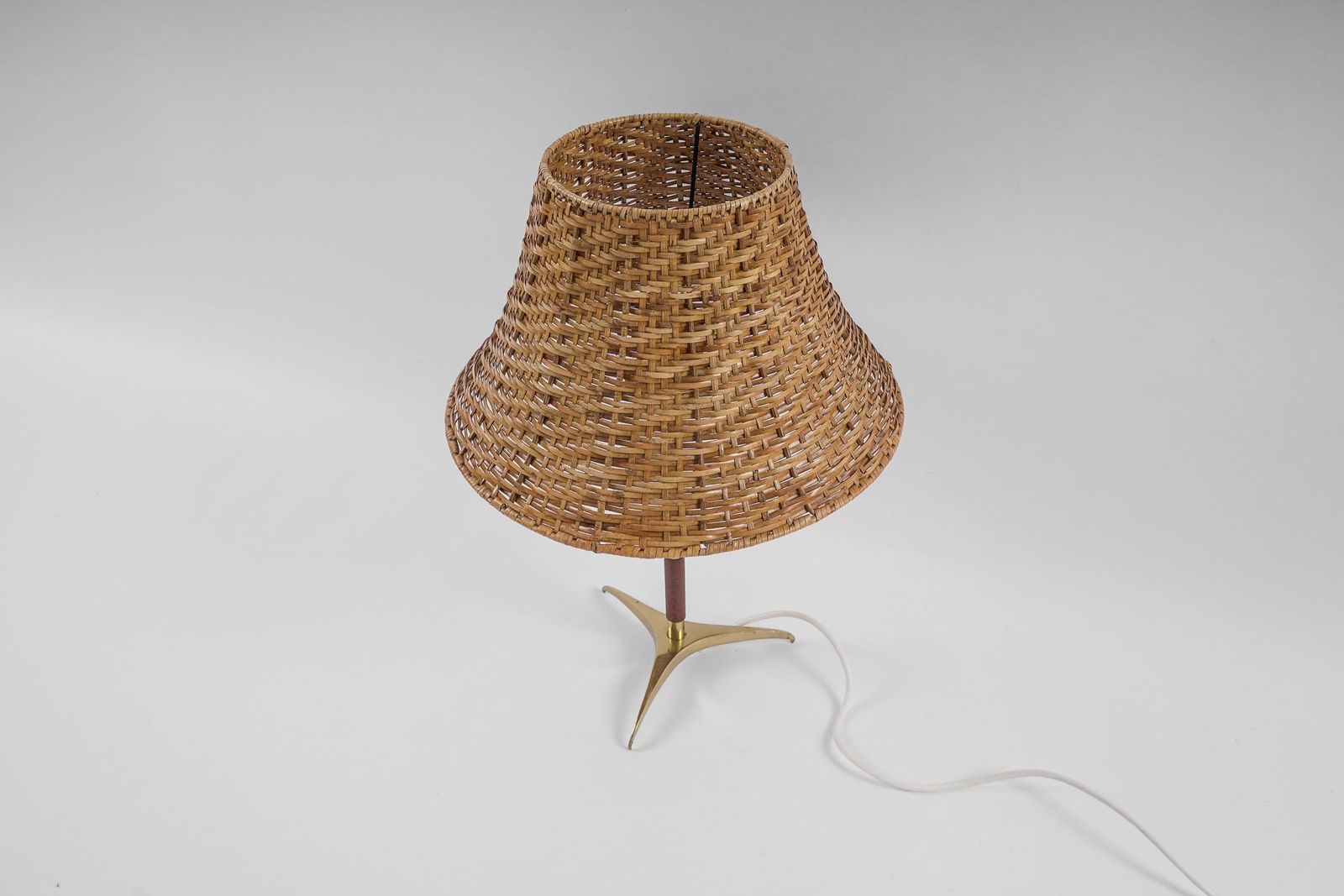 photo vinterior Lovely Mid Century Modern Table Lamp In Brass, Wicker And Teak, 1950s, Austria