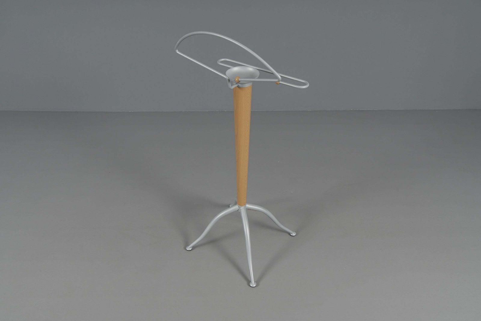 Italian Postmodern Calligaris Valet Stand, Made In Italy 1980s photo 722.0