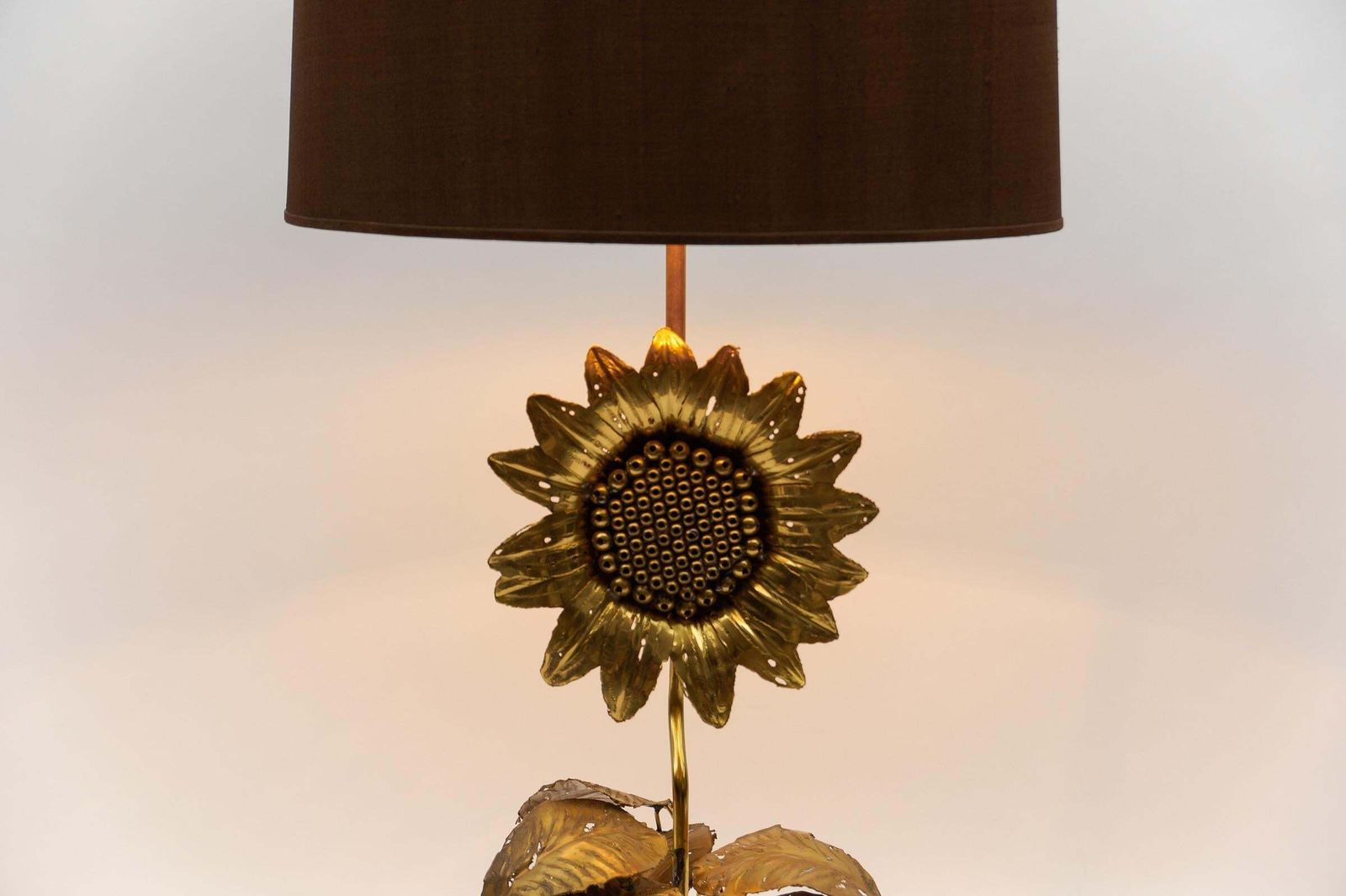 Mid Century Modern Sunflower Table Lamp Made In Brass And Wood, 1960s photo vintage