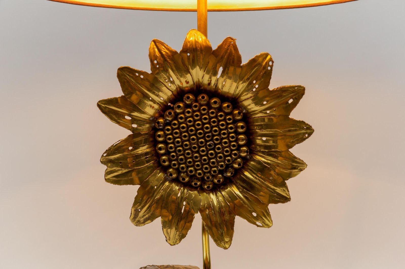 photo furniture Mid Century Modern Sunflower Table Lamp Made In Brass And Wood, 1960s