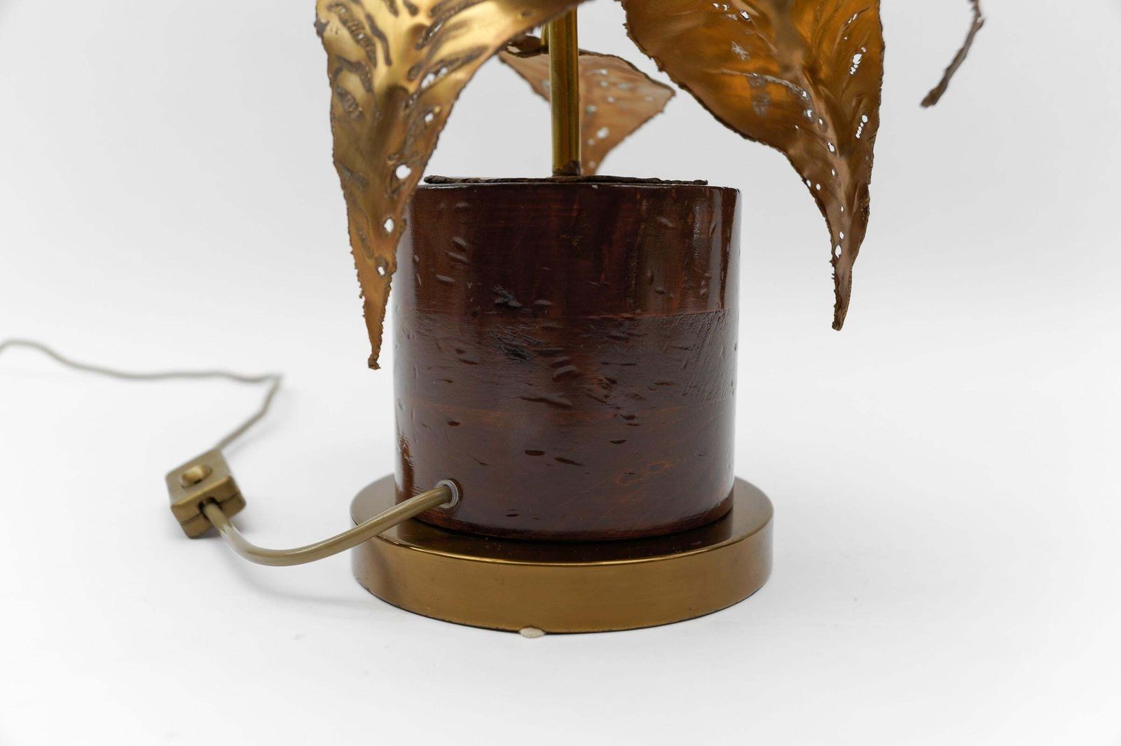 photo vintage Mid Century Modern Sunflower Table Lamp Made In Brass And Wood, 1960s