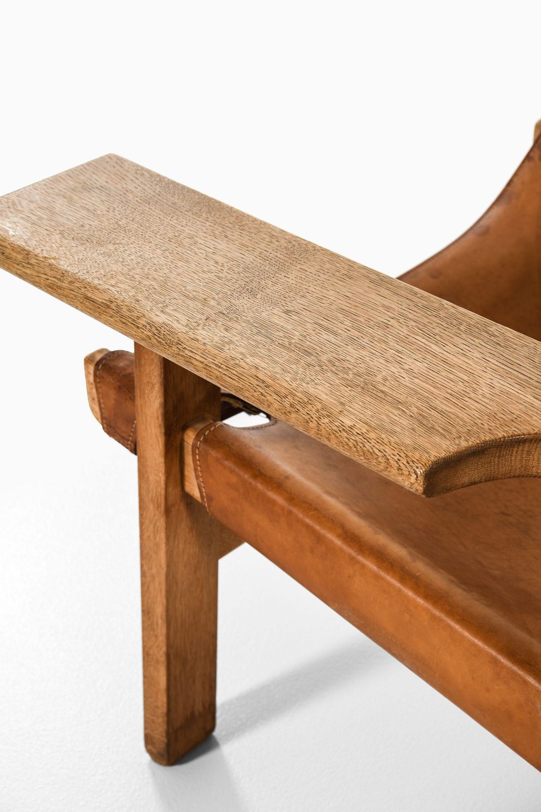 photo furniture Pair Of Easy Chairs In Oak And Cognac Brown Leather By Børge Mogensen, 1950's