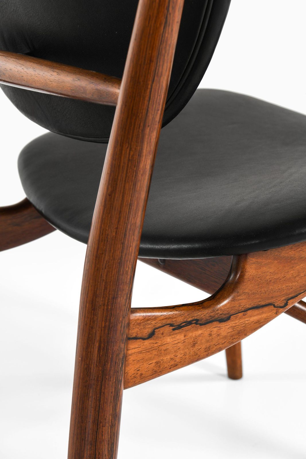 photo furniture Dining Chairs In Rosewood And Black Leather By Finn Juhl, 1951