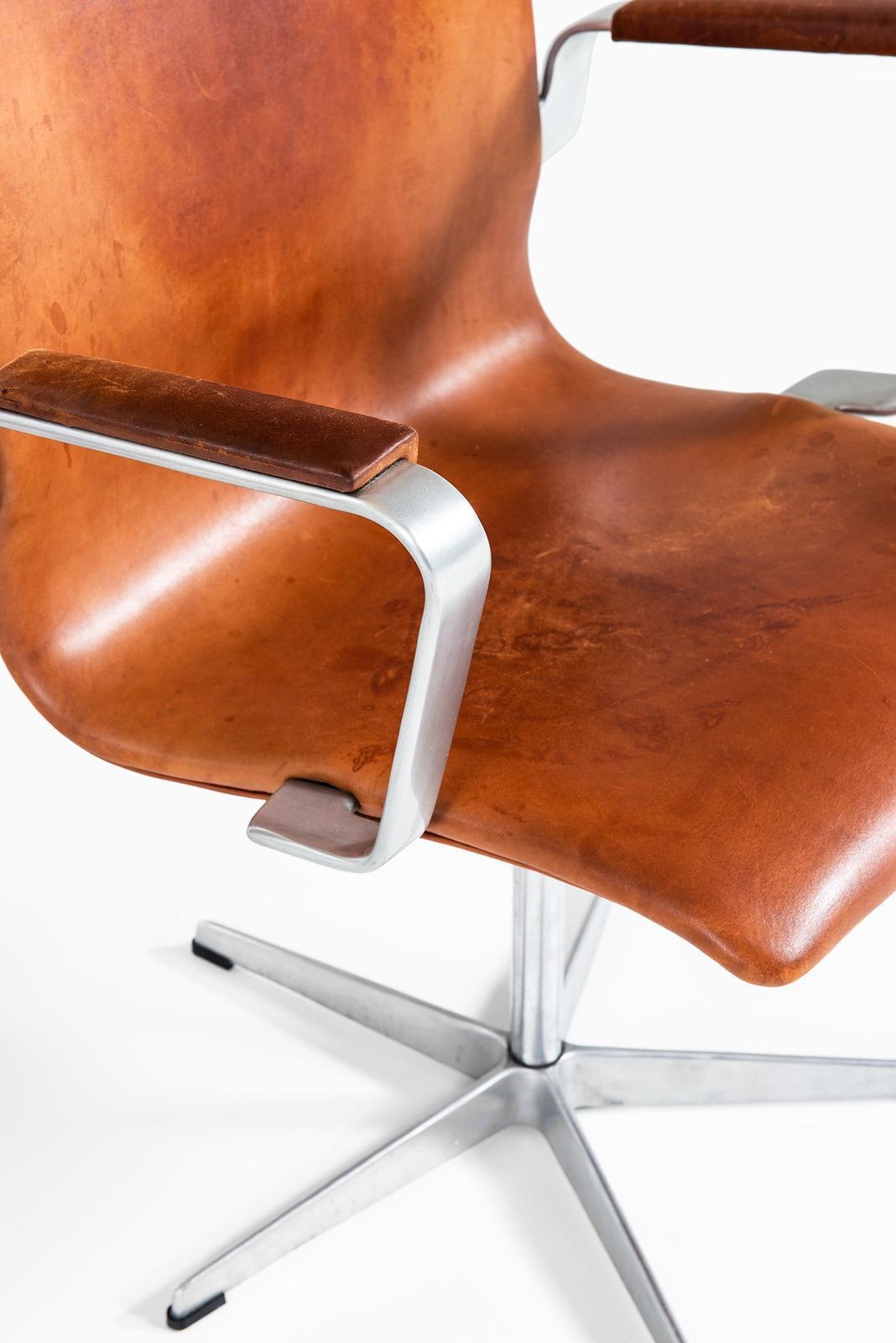 Arne Jacobsen Oxford Chairs Model 3272 By Fritz Hansen In Denmark photo vinterior