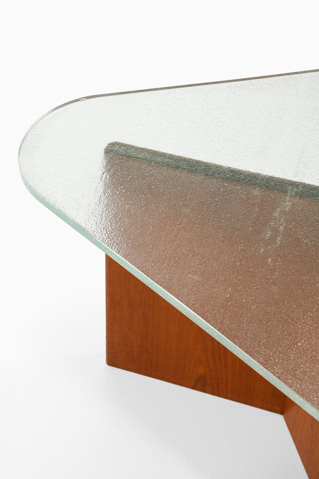 Triangular Coffee Table In Elm And Raw Glass Top By Axel Einar Hjorth, 1940's photo Furniture
