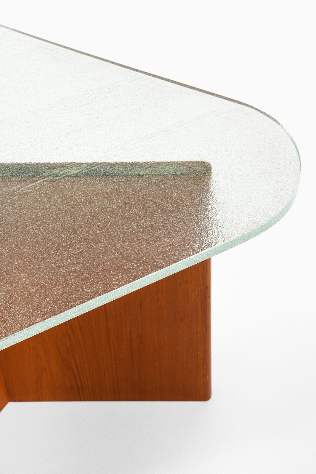 Triangular Coffee Table In Elm And Raw Glass Top By Axel Einar Hjorth, 1940's photo vinterior