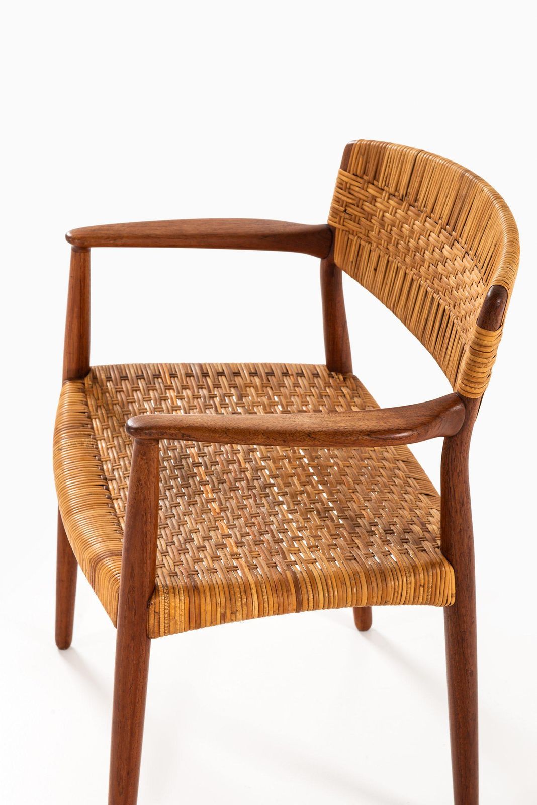 Aksel Bender Madsen & Ejner Larsen Armchair By Cabinetmaker Willy Beck photo vinterior