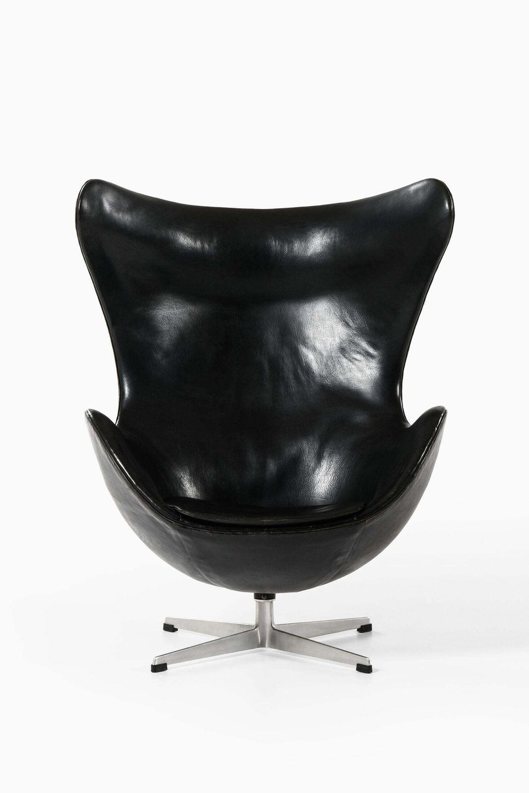 Arne Jacobsen Easy Chair Model 3316 / Egg Produced By Fritz Hansen photo furniture