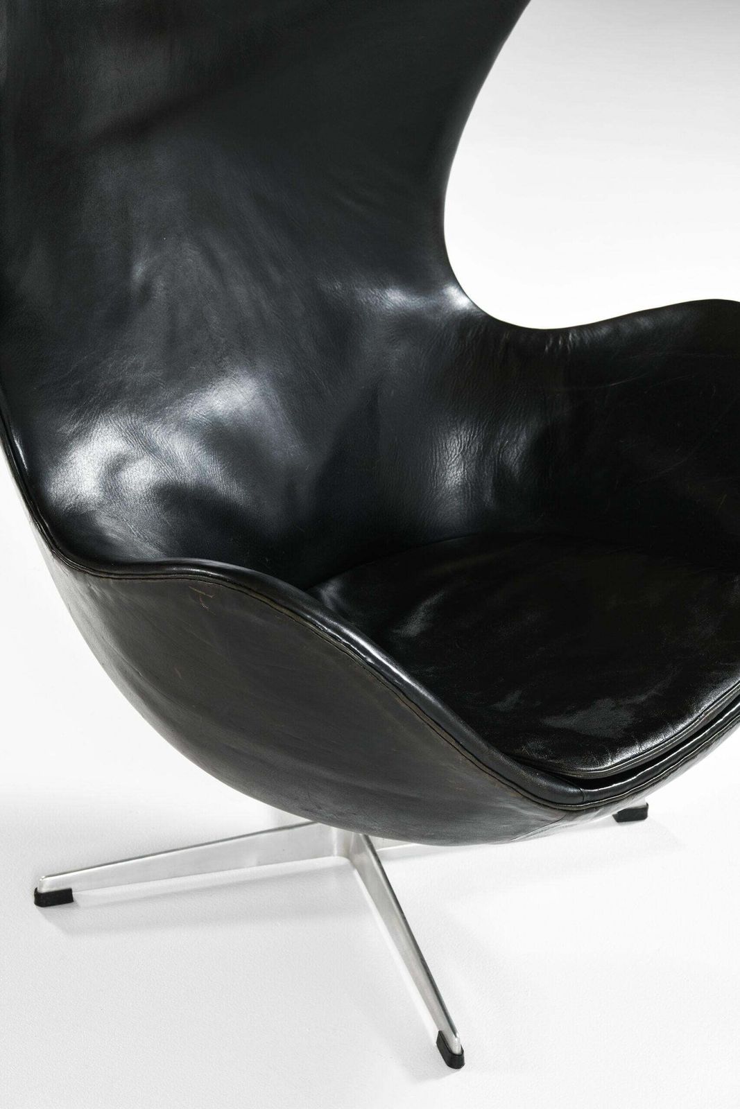 Arne Jacobsen Easy Chair Model 3316 / Egg Produced By Fritz Hansen photo buy