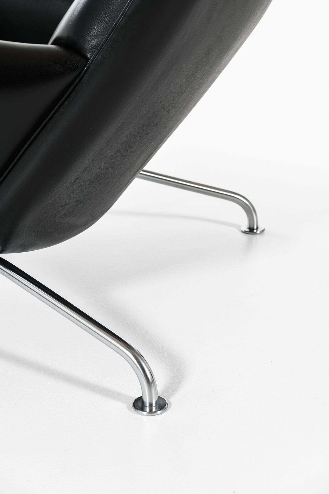 photo furniture Hans Wegner Easy Chairs And Stool Model Ej 100 By Erik Jørgensen In Denmark