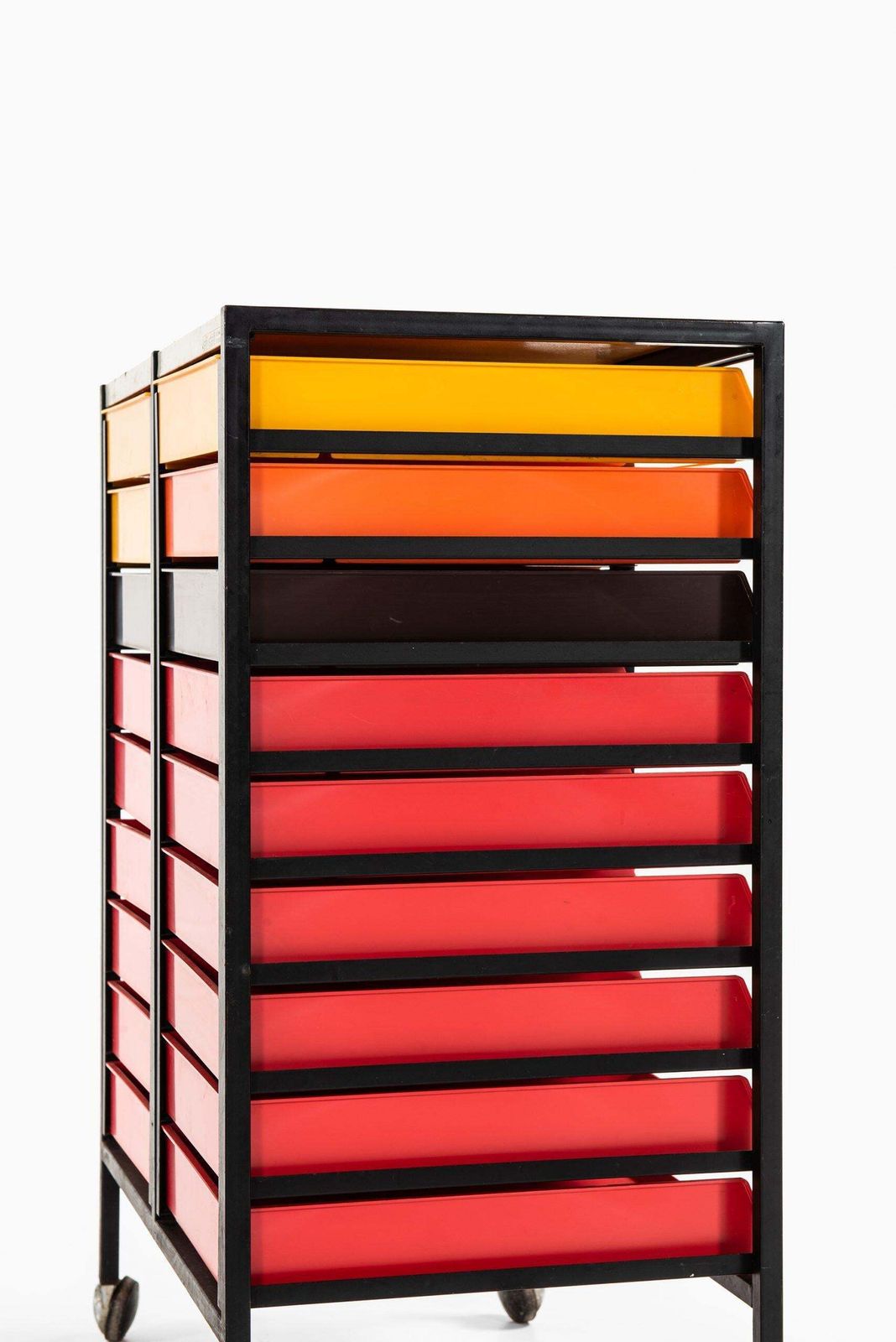 Storage Units Produced By Stil I Stål In Denmark photo vinterior