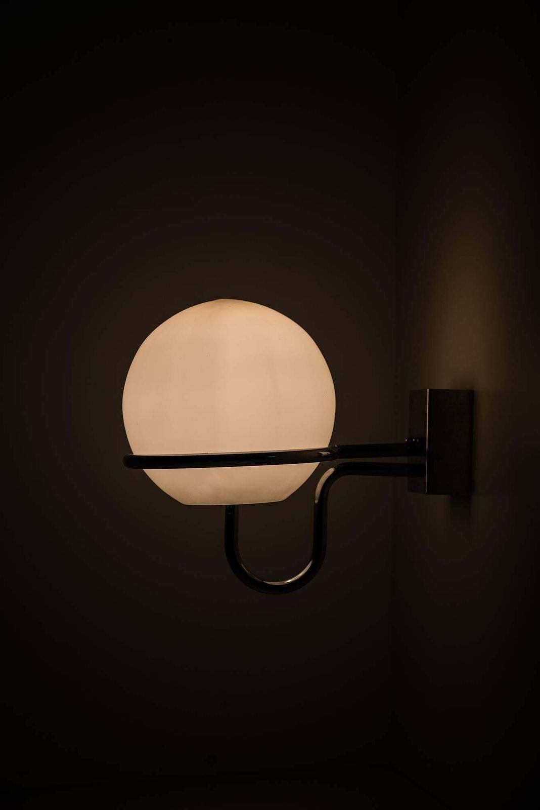 Hans Agne Jakobsson Large Quantity Of Wall Lamps In Chrome And Opal Glass photo buy