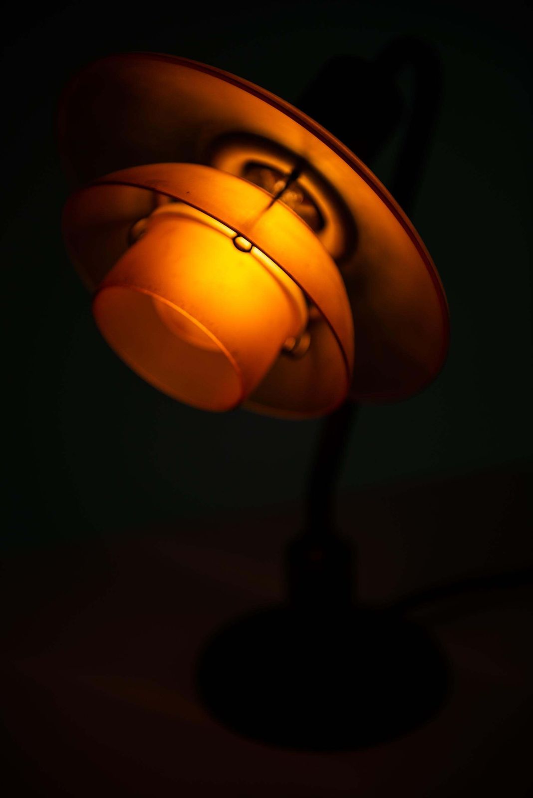 photo vinterior Poul Henningsen Table Lamp Model Ph 2/2 'Vintergækken' By Louis Poulsen