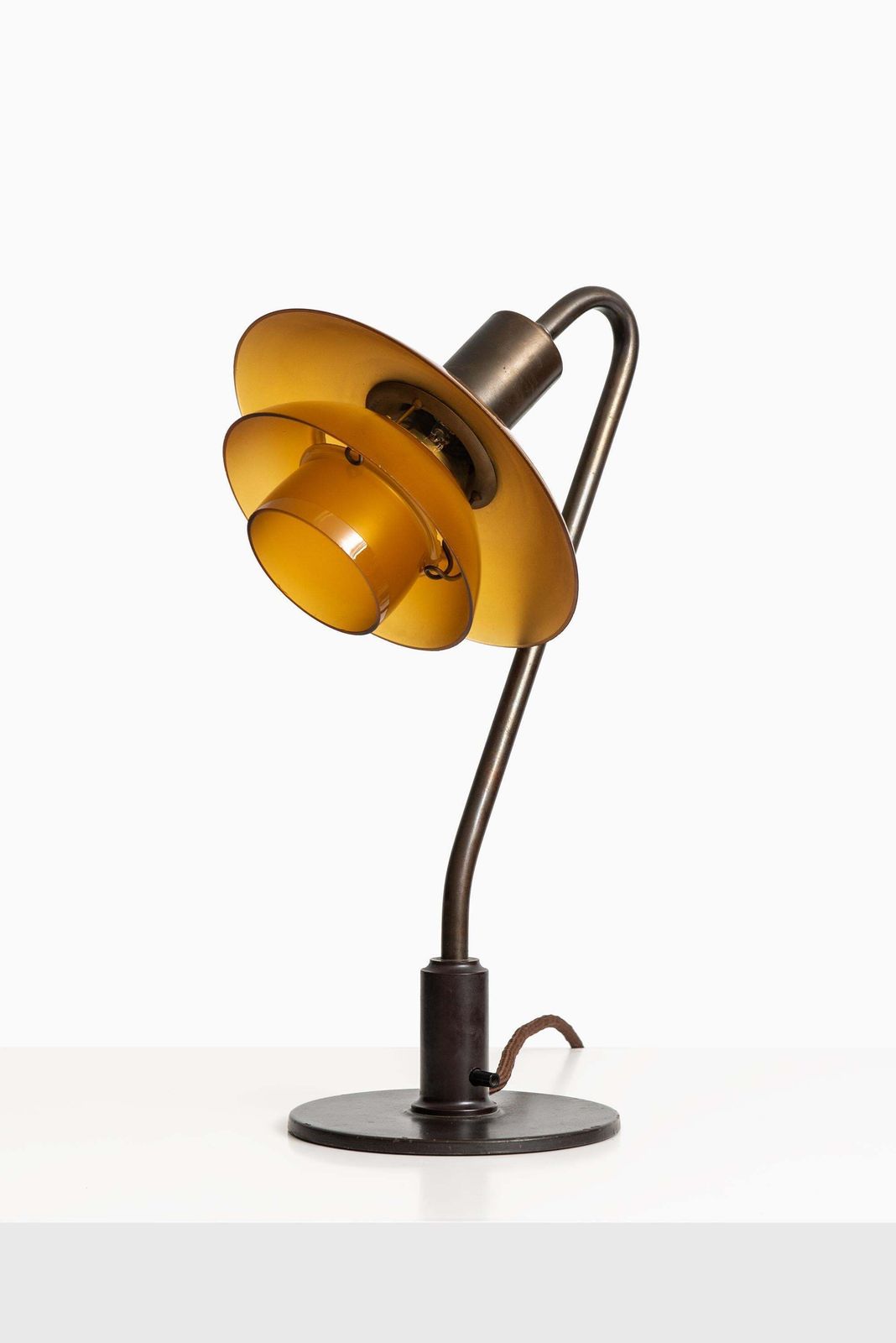 Poul Henningsen Early Table Lamp Model Ph 2/2 'Vintergækken' By Louis Poulsen photo Lighting