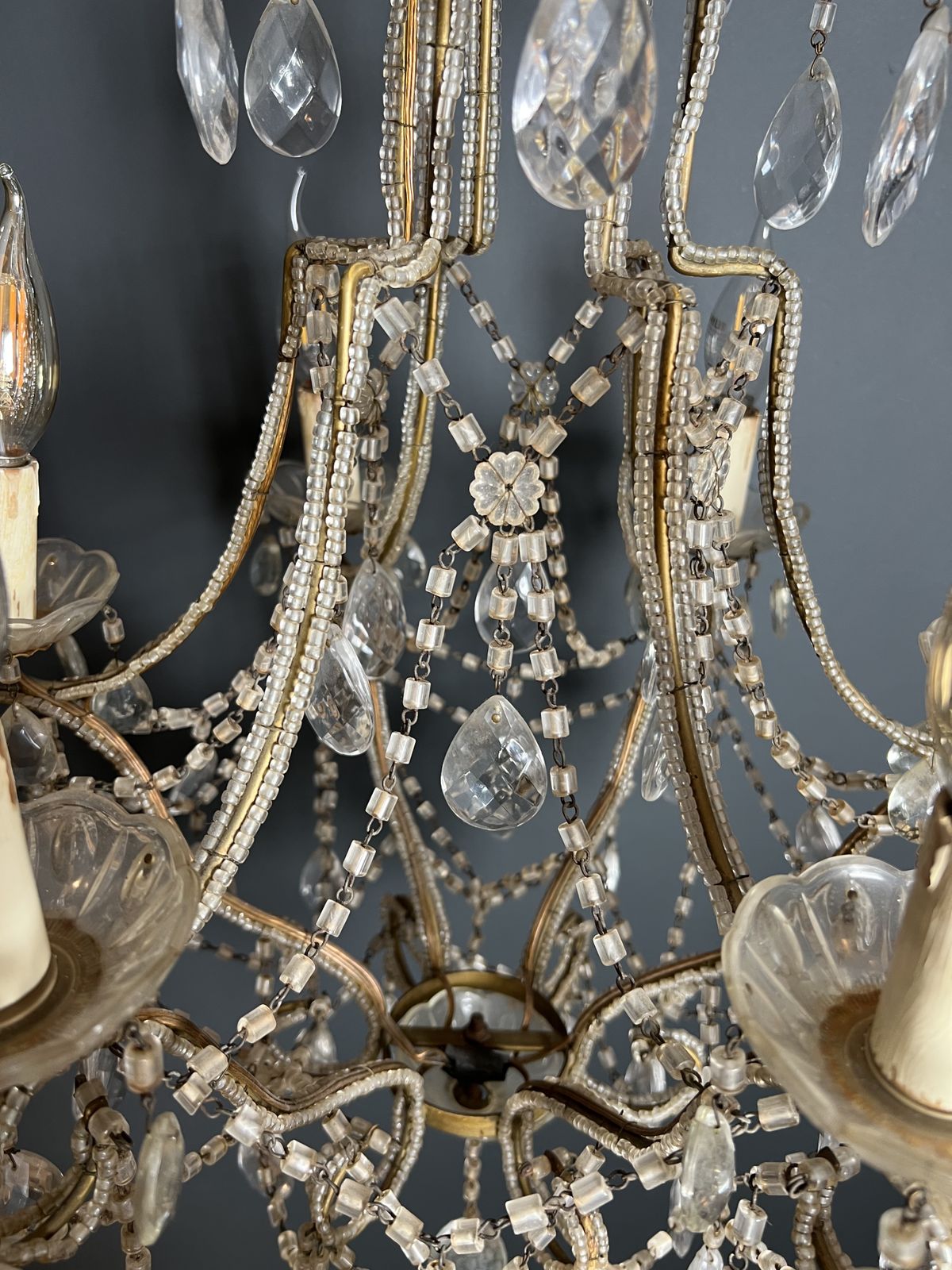 photo furniture Italian Pearl And Crystal Chandelier