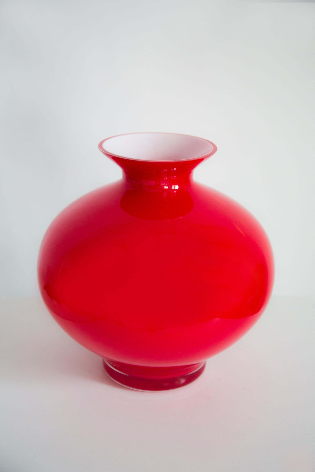 Mid Century Vintage Artistiek Glazen Grote Rode Vaas, Tarnowiec, Europa, Jaren 1970 photo Woonaccessoires