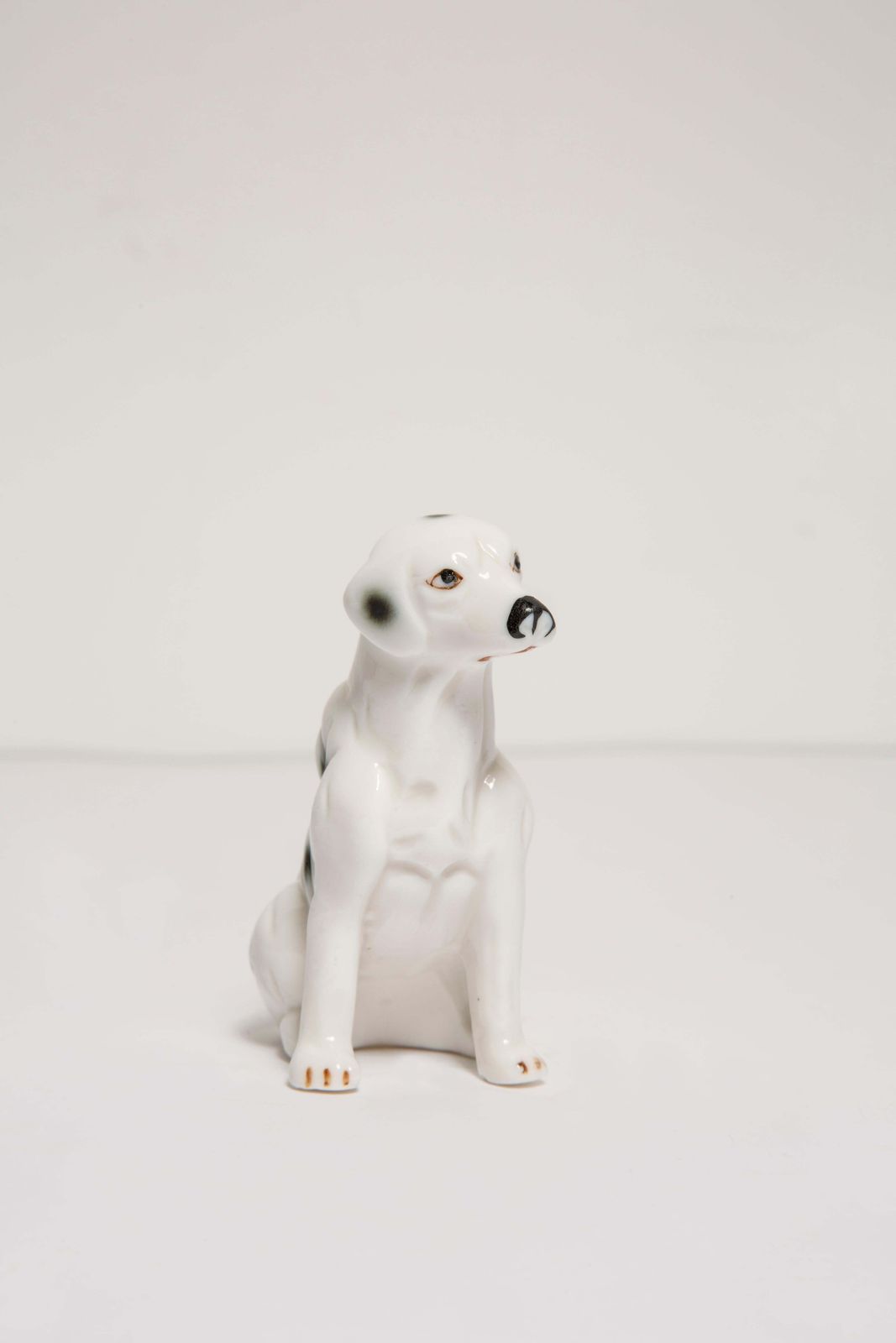 Kunst Miniatuur sculptuur van een witte Dalmatische hond, keramiek, Italië, jaren 1960 photo