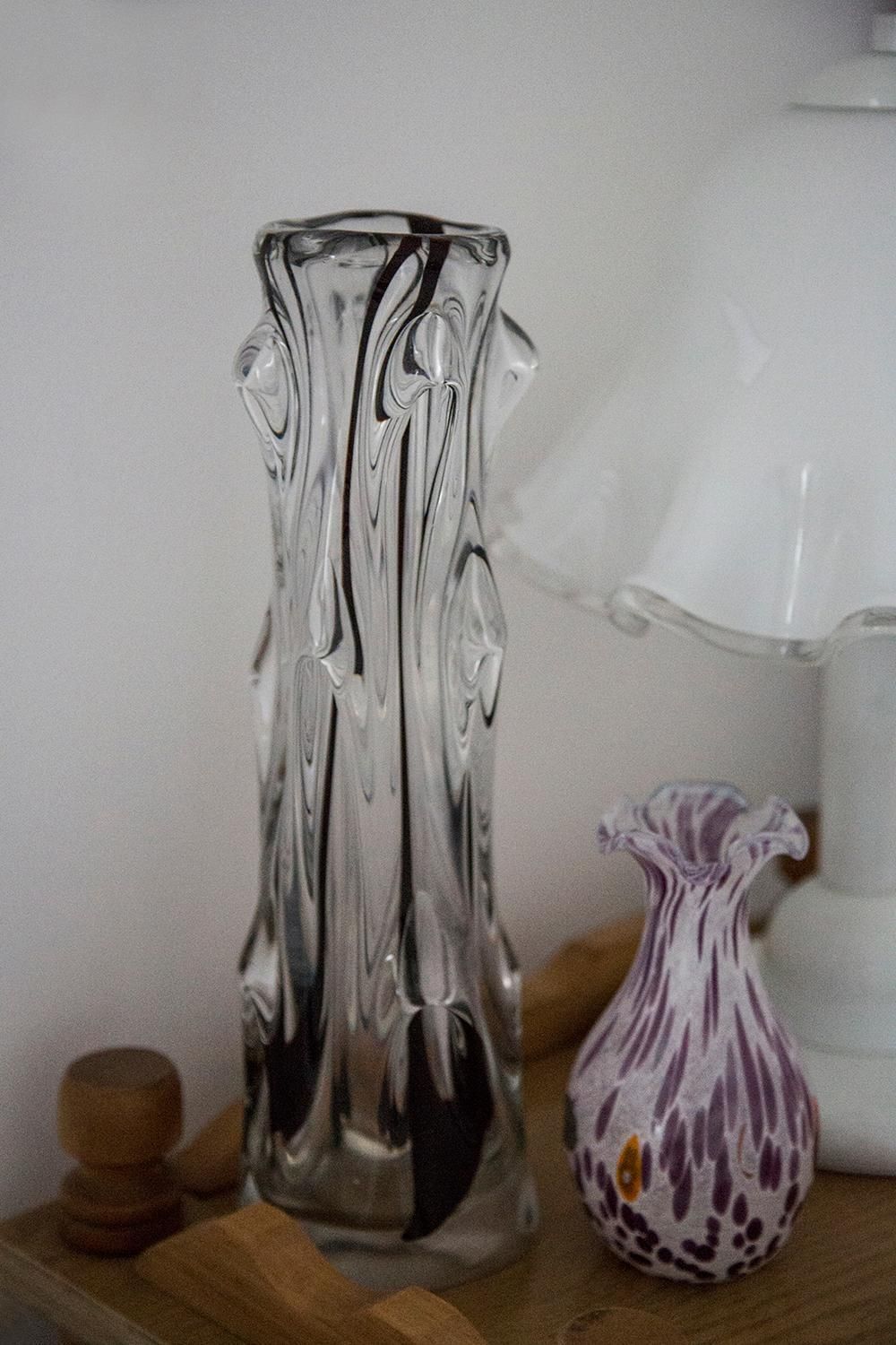 Mid Century Vintage Transparant En Zwart Artistiek Glazen Vaas, Europa, Jaren 1970 photo Woonaccessoires