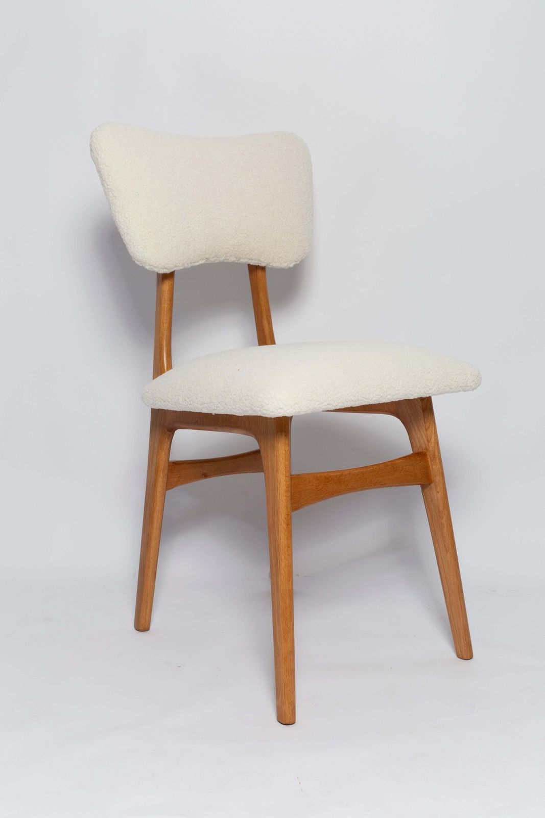 Mid Century Butterfly Chair, Lichtivoor Bouclé, Licht Eiken Hout, Europa, Jaren 1960 photo furniture
