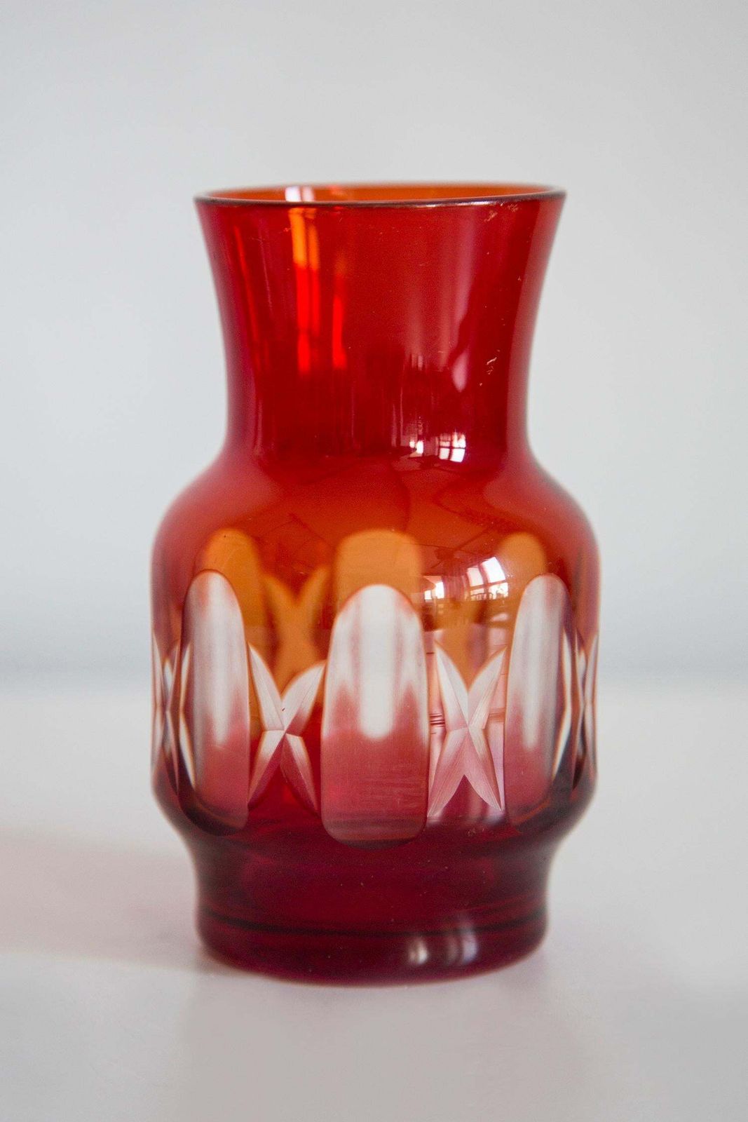 photo furniture Mid Century Vintage Small Red Crystal Vase, 20th Century, Europe, 1960s