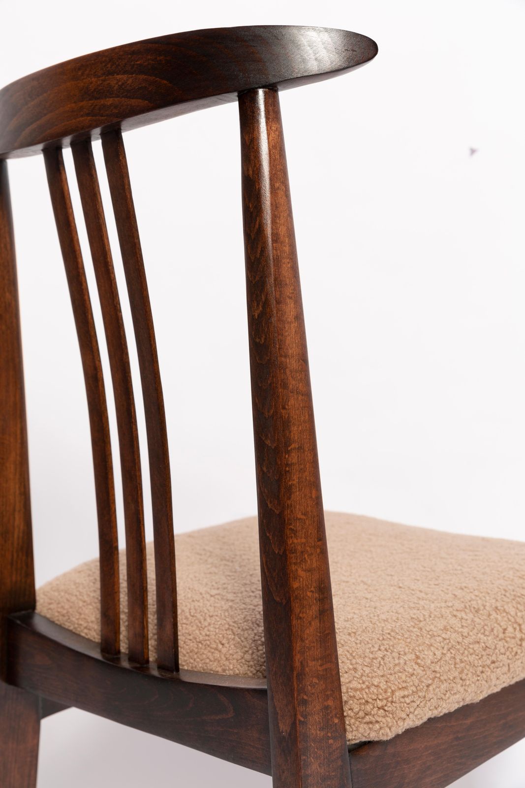 Mid Century Latte Bouclé Fauteuil, Walnoothout, M. Zielinski, Europa, Jaren 1960 photo vinterior