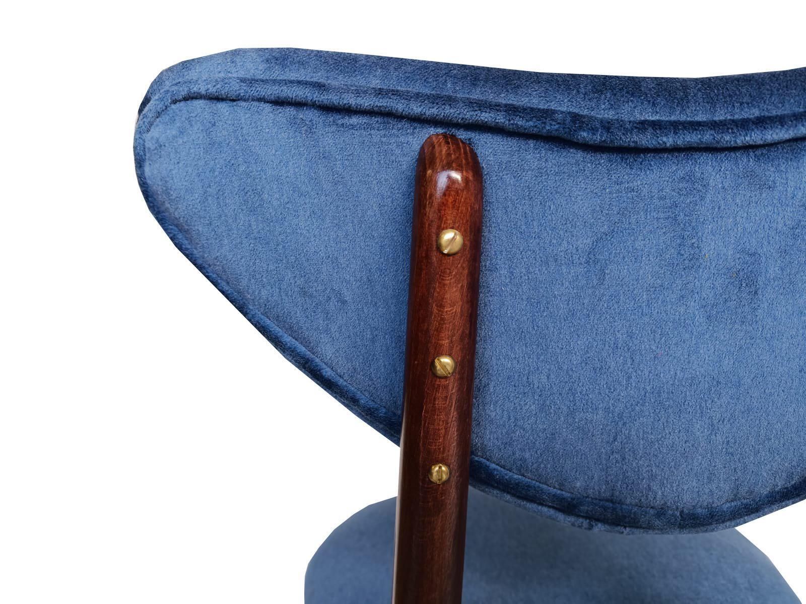 Mid Century Blauwe Velours Fauteuil Met Walnoothouten Frame, Hartvormig, Polen, Jaren 1960 photo buy