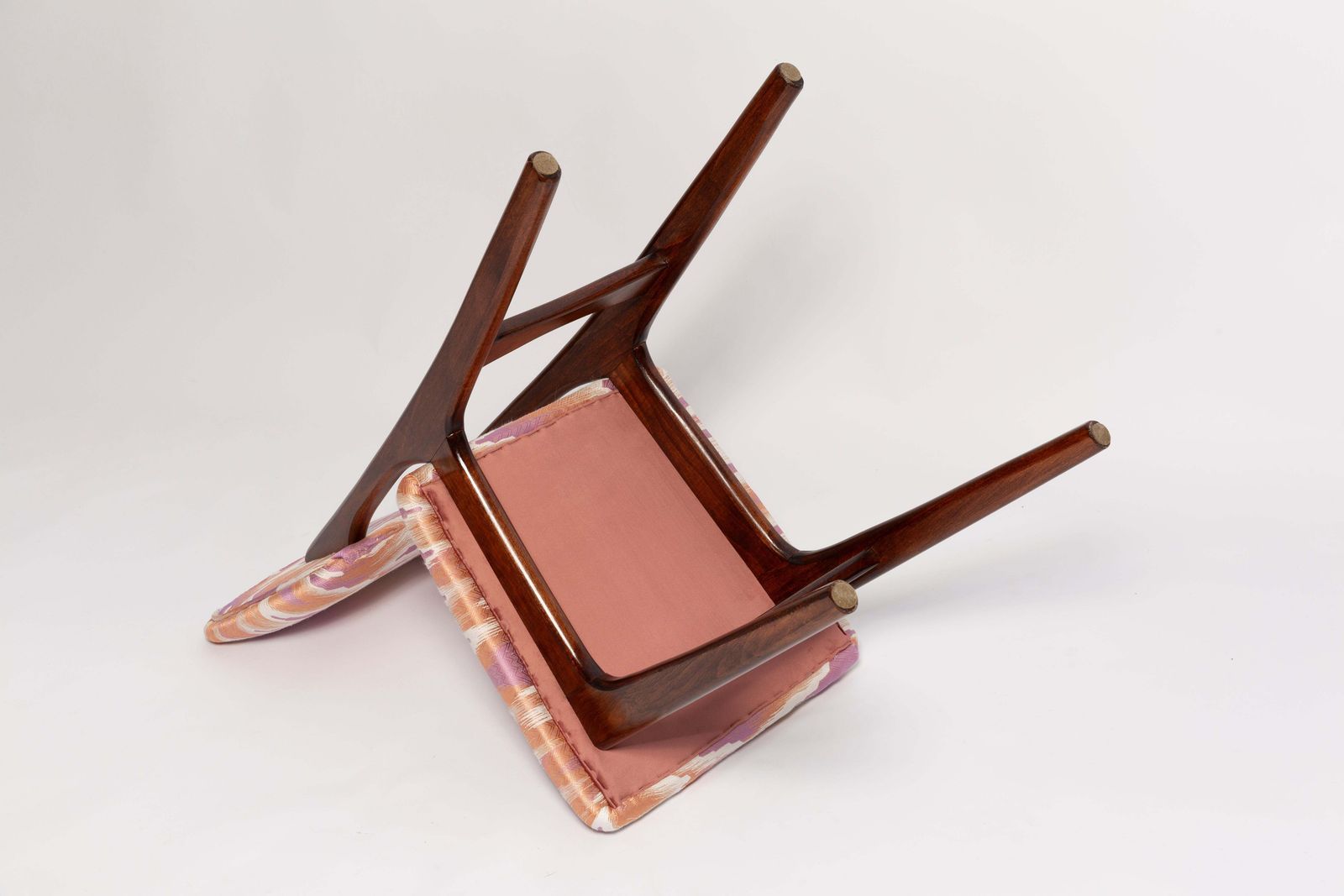 Meubels Mid Century Butterfly Chair, Pink Fandango Jacquard, Donker Hout, Europa, Jaren 1960 photo