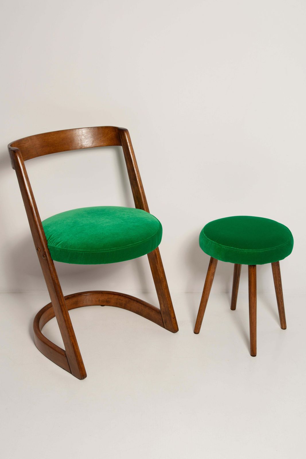 Mid Century Groene Velours Halfa Fauteuil Met Bijpassende Hocker, Baumann, Frankrijk, Jaren 1970 photo furniture