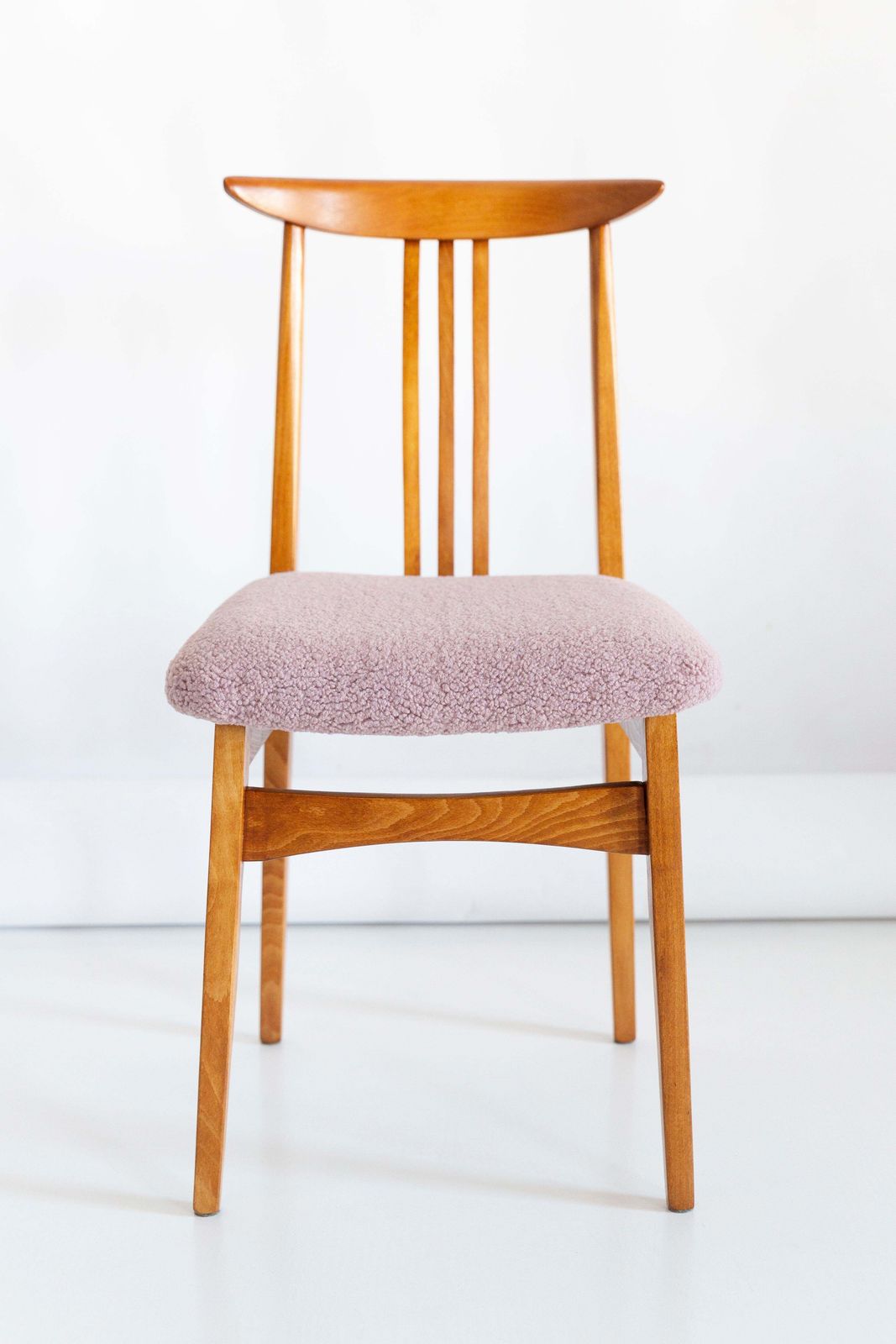 Mid Century Modern Roze Bouclé Fauteuil, Ontworpen Door M. Zielinski, Europa, Jaren 1960 photo for sale
