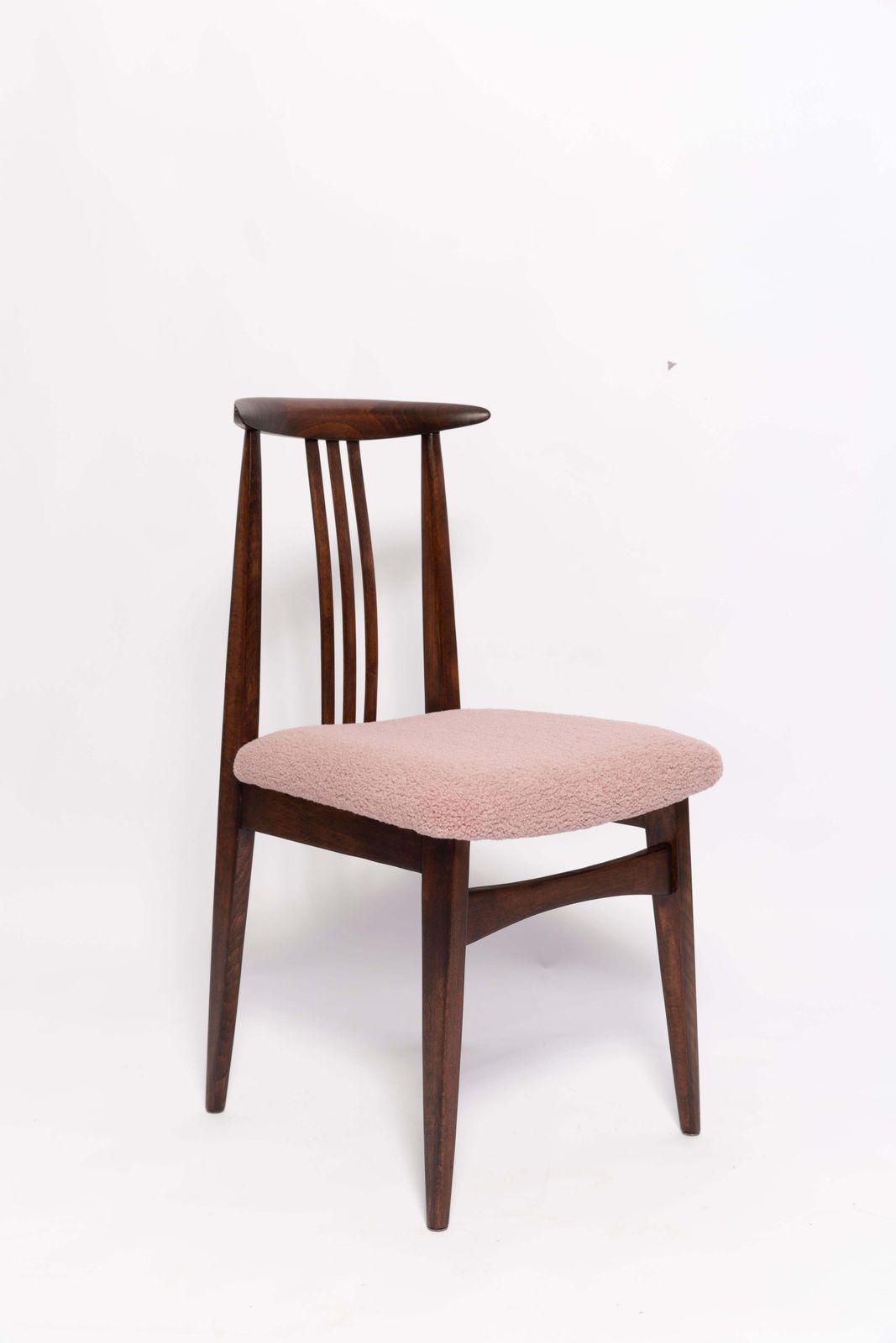 Mid Century Roze Boucle Fauteuil, Walnoothout, Door M. Zielinski, Europa, Jaren 1960 photo furniture