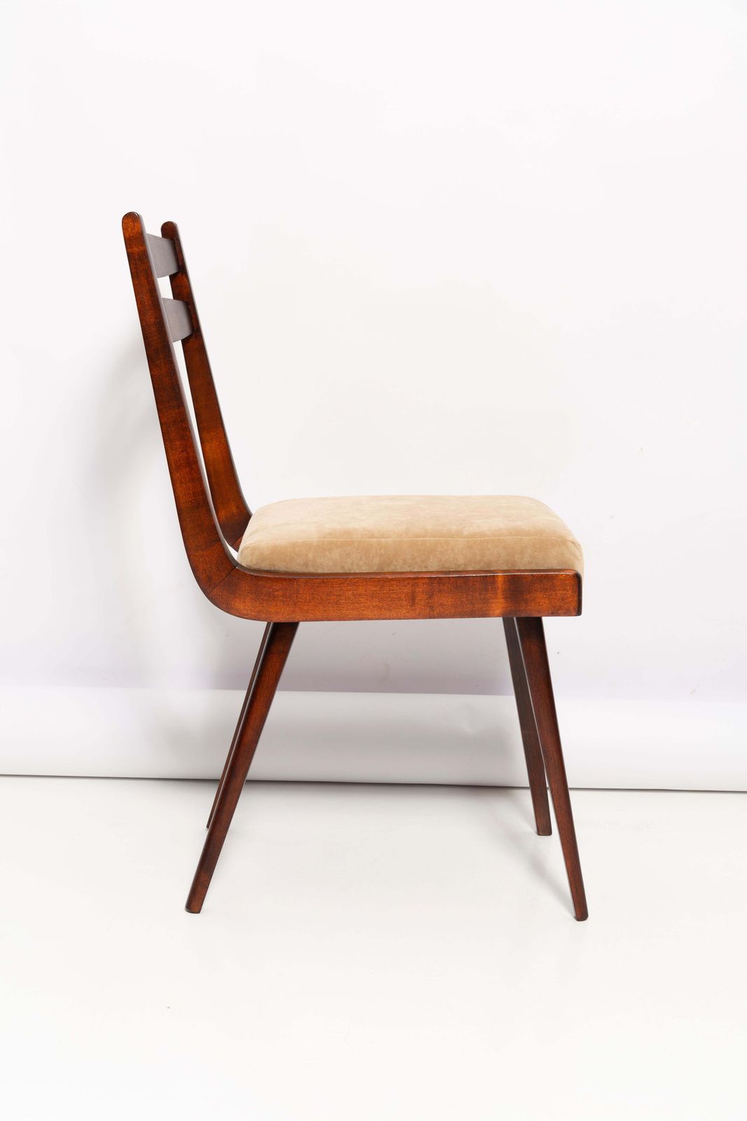 Mid Century Gazelle II Fauteuil, Beige Velours, Walnoothout, Europa, Jaren 1960 photo Meubels