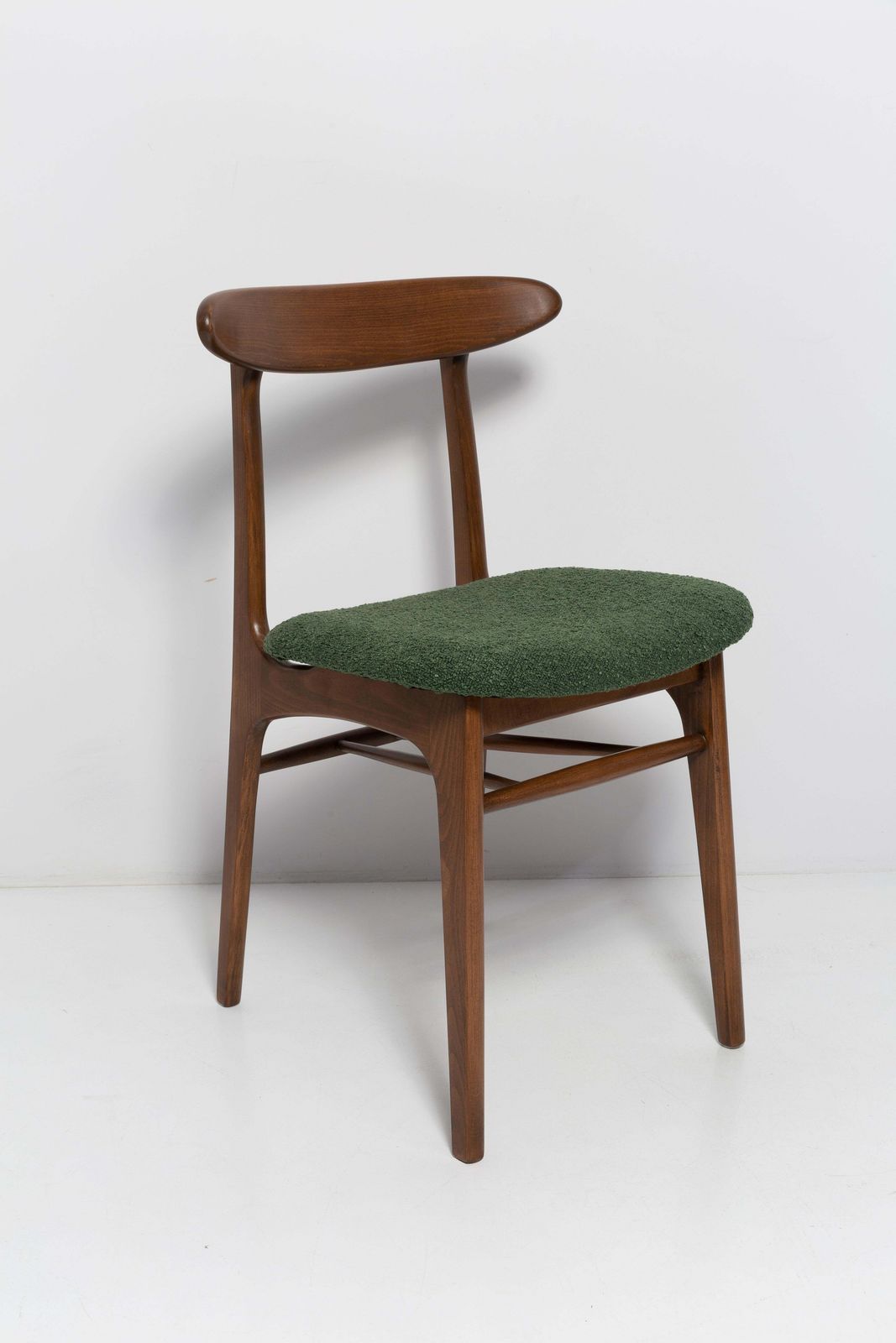 Mid Century Groene Bouclé Fauteuil, Walnouthout, Rajmund Halas, Polen, Jaren 1960 photo furniture