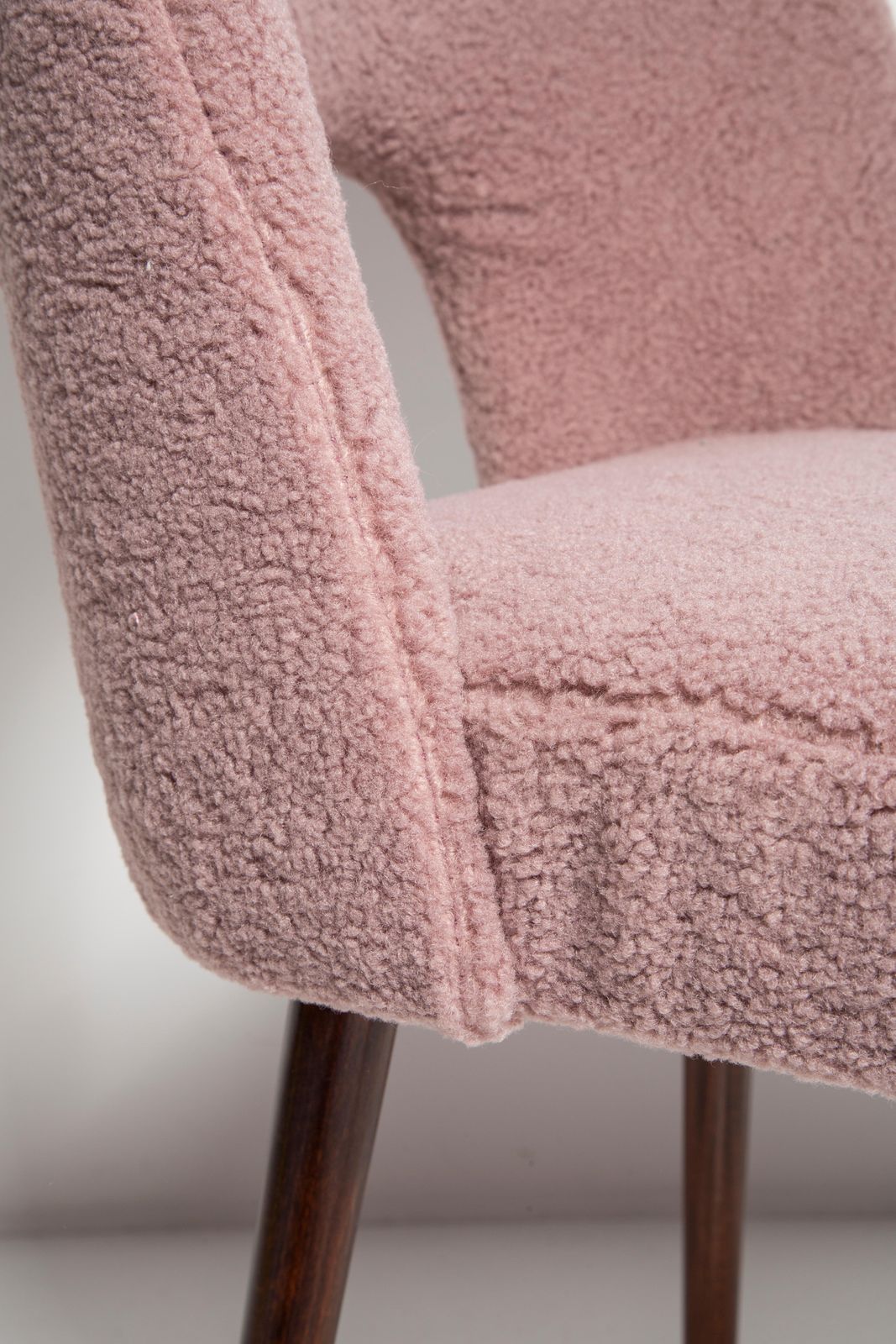 photo vinterior Midcentury Pink Bouclé 'Shell' Chair, Europe, 1960s