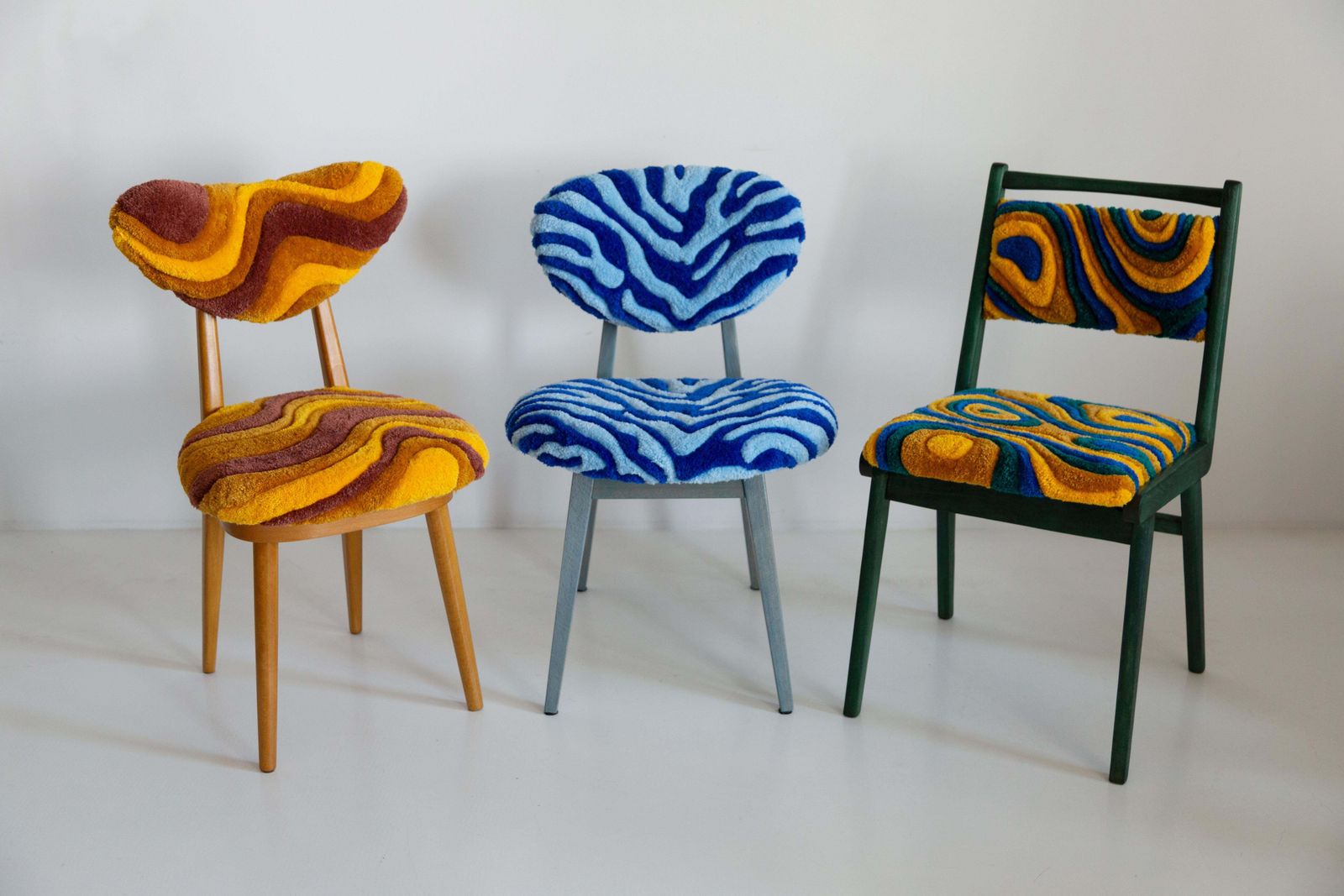 photo furniture Mid Century Fauteuil Met Handmatig Tufting, Licht Hout, Rajmund Halas, Polen, Jaren 1960