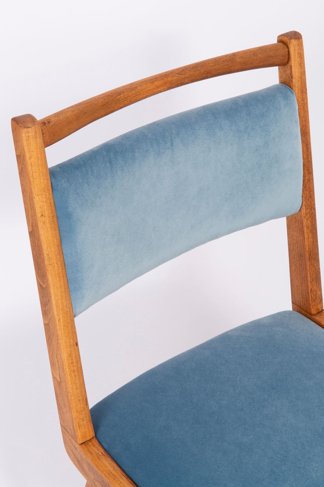 photo vinterior Set Of Two 20th Century Blue And White Velvet Chairs, Poland, 1960s