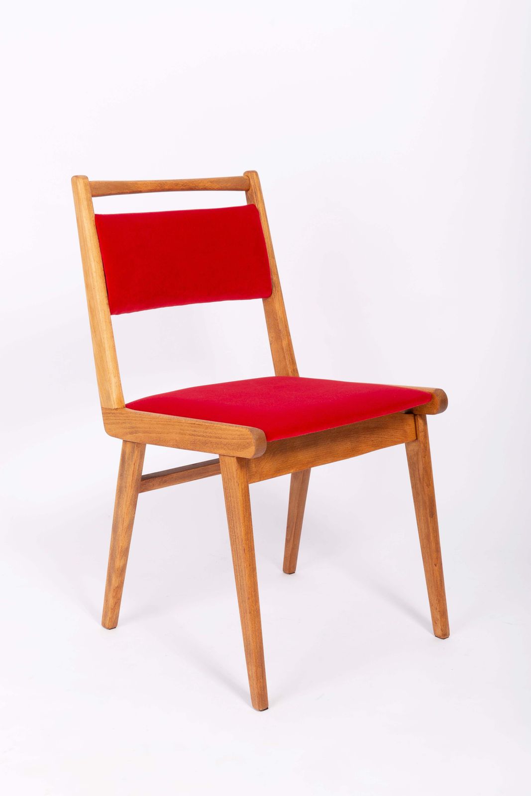 850.0 Set Van Twee 20e Eeuwse Stoelen Met Zwart Rood Fluweel, Polen, Jaren 1960 photo