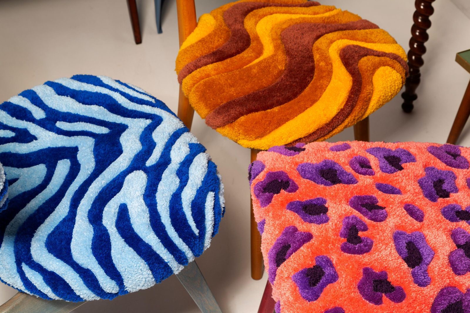 Mid Century Butterfly Chair, Hand Tufting Pink Wool Leopard, Europe, 1960s photo 1486.0