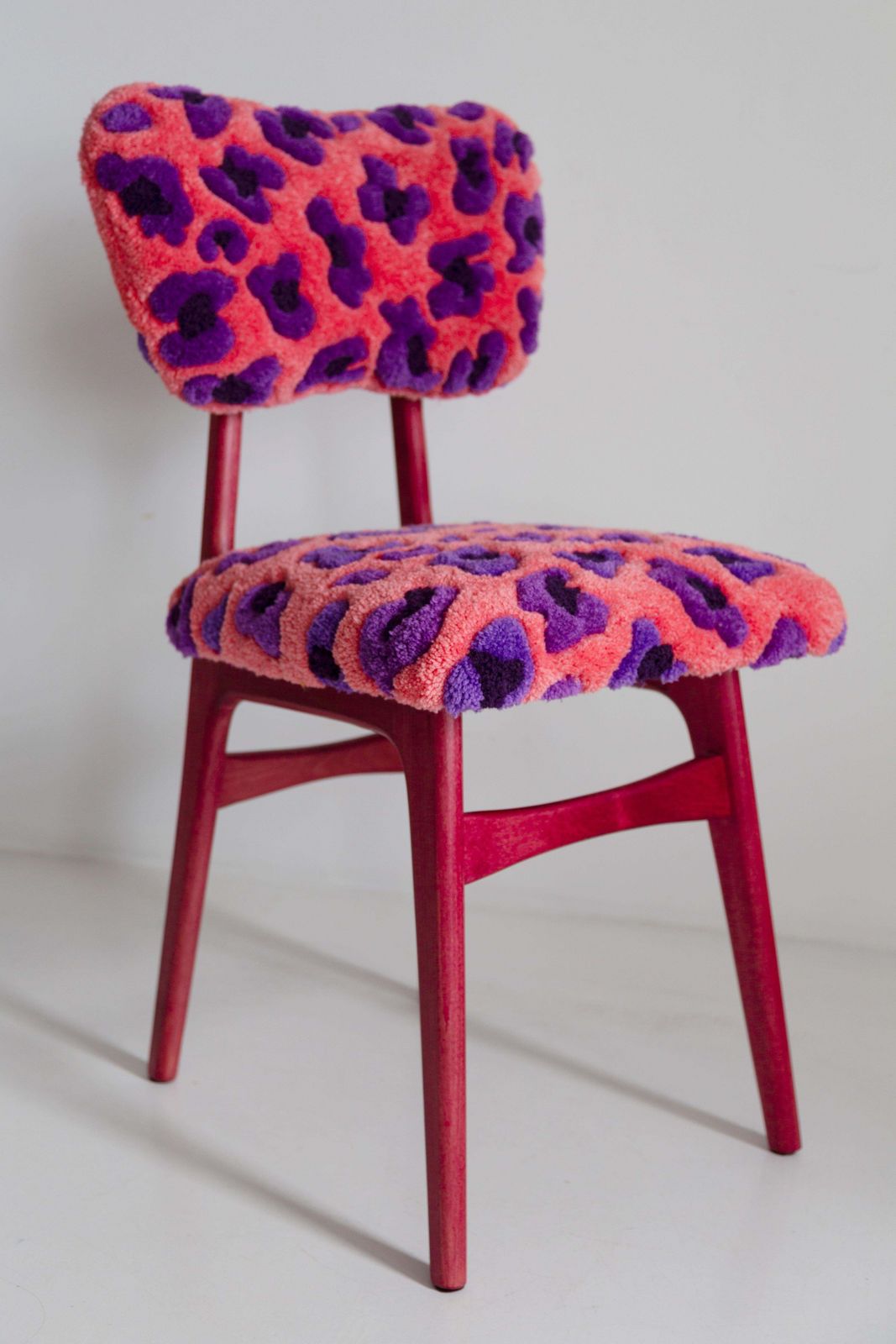Furniture Mid Century Butterfly Chair, Hand Tufting Pink Wool Leopard, Europe, 1960s photo