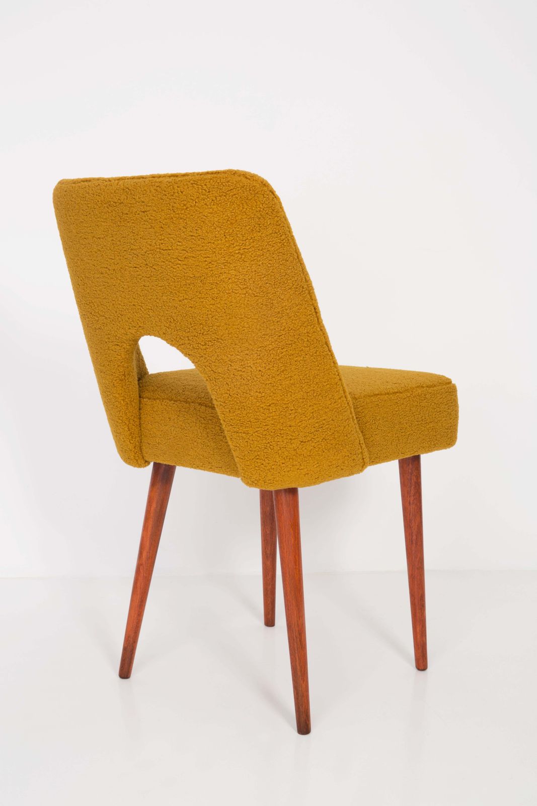 Meubels Set Van Twee Gele Oker Boucle 'Shell' Stoelen, Ca. Jaren 1960 photo