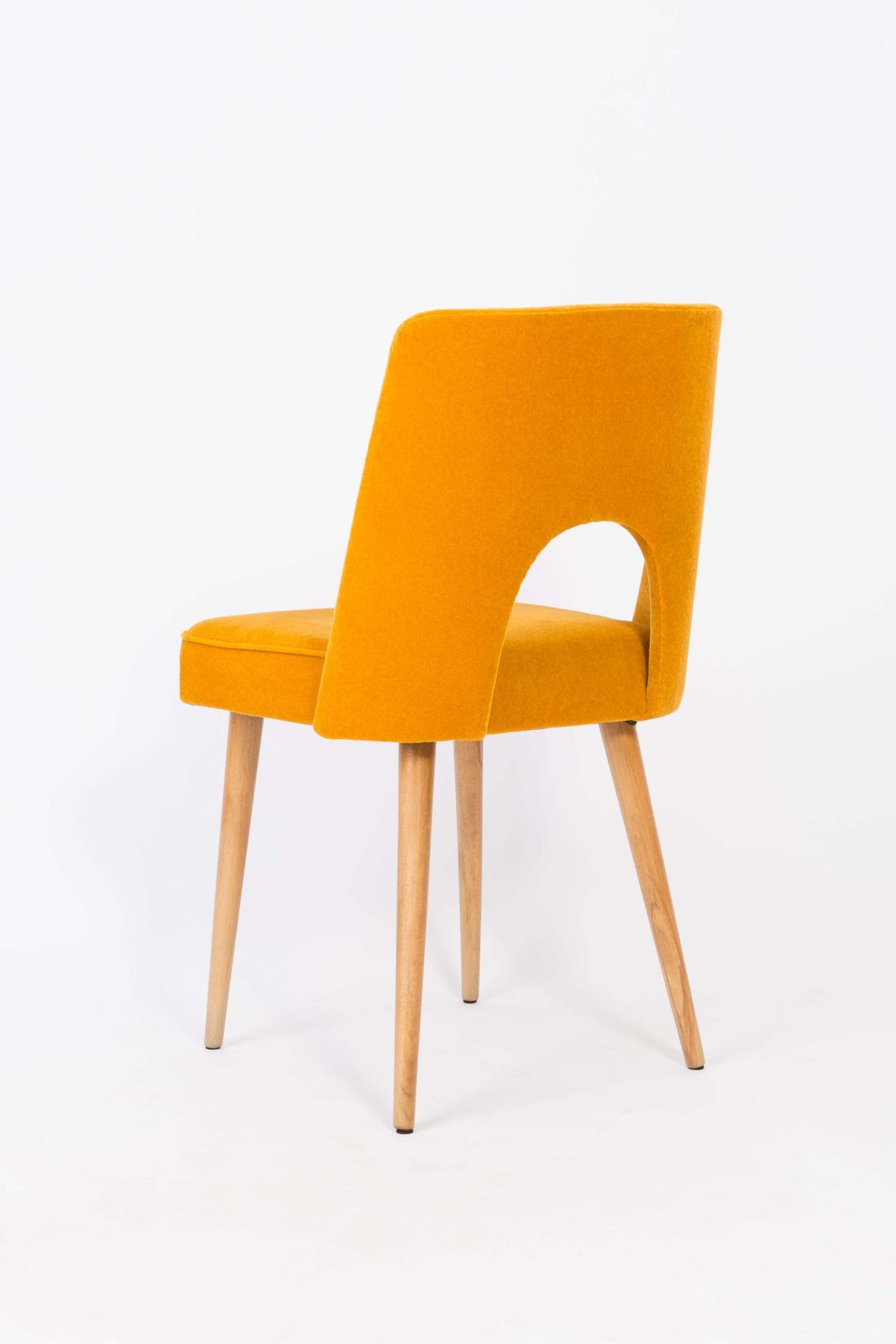 photo vinterior Set Van Vier Mosterdgele Fluwelen Stoelen Type 'Shell', Jaren 1960