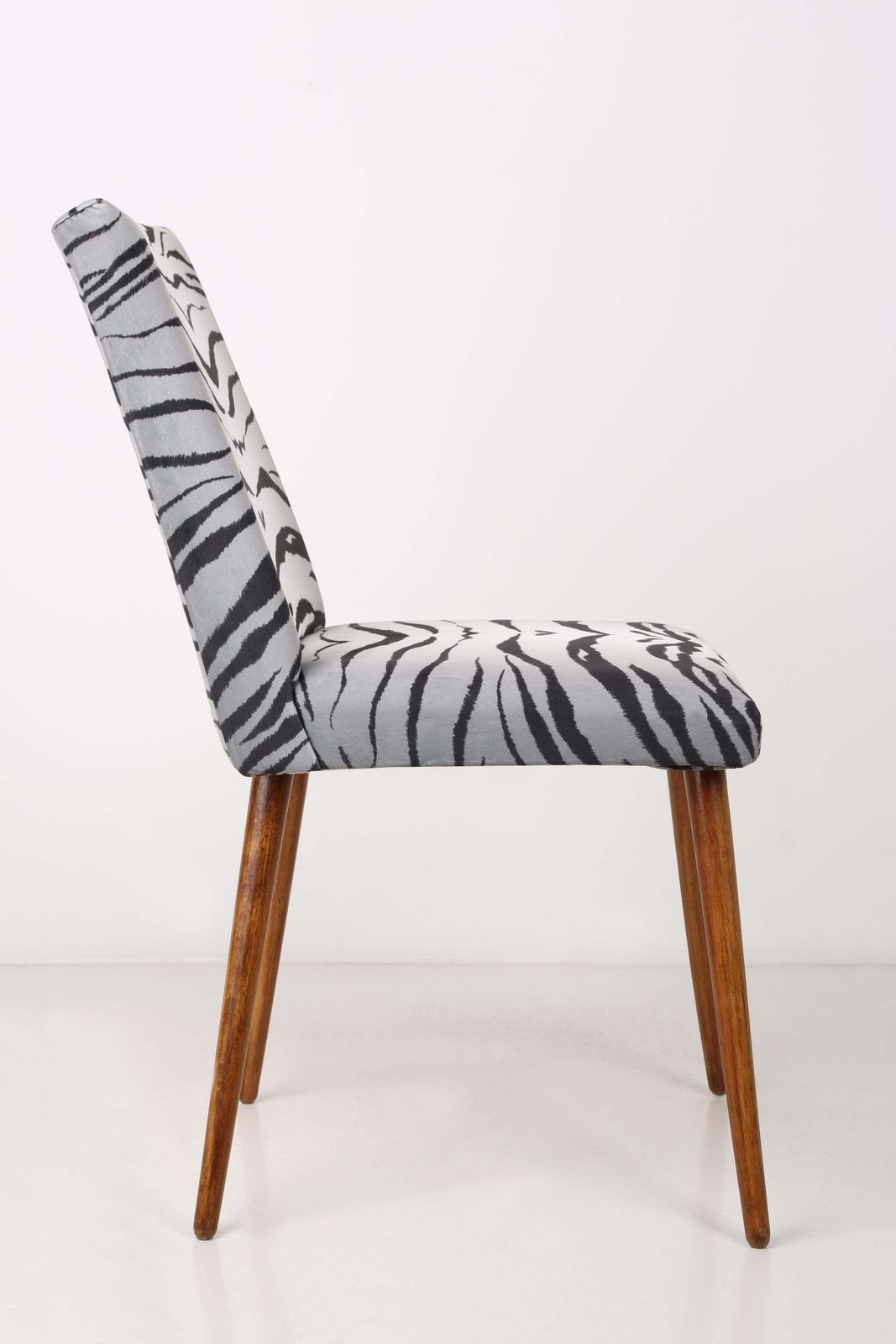 Set Van Vier 20e Eeuwse Stoelen Met Zwart Wit Zebraprint Fluweel, Europa, Ca. Jaren 1960 photo Meubels
