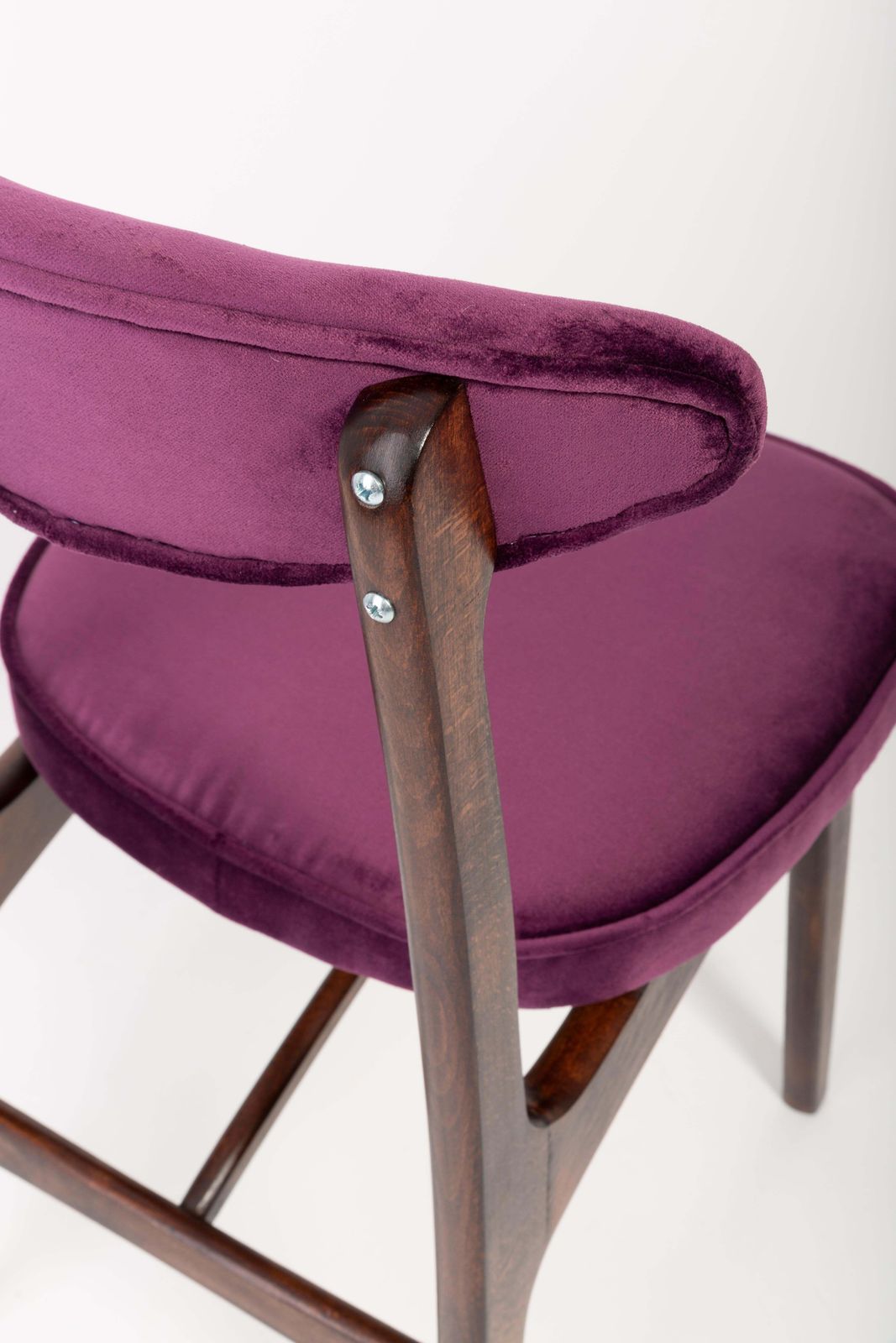 Meubels Set Van Vier Rajmund Halas Stoelen In Pruimkleurig Violet Fluweel, Ca. Jaren 1960 photo