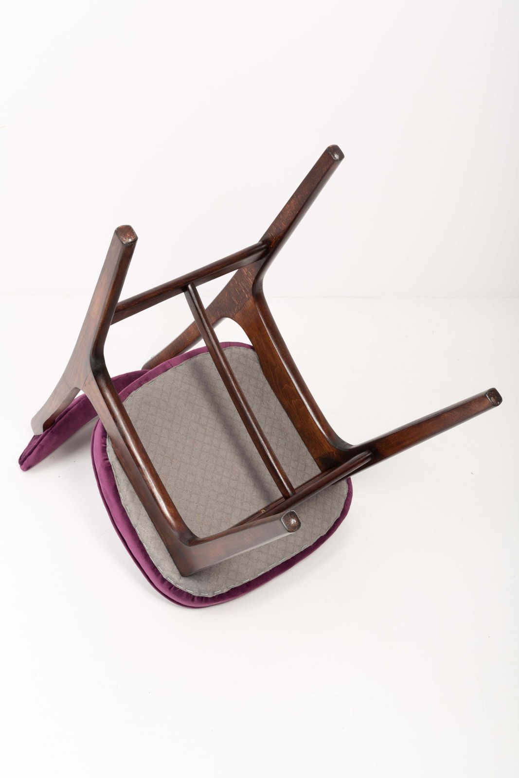 2041.0 Set Of Four 20th Century Plum Violet Velvet Rajmund Halas Chairs, 1960s photo