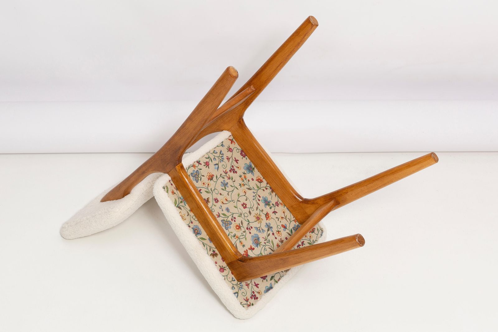 photo buy Mid Century Butterfly Dining Chair, Light Creme Boucle, Poland, 1960s
